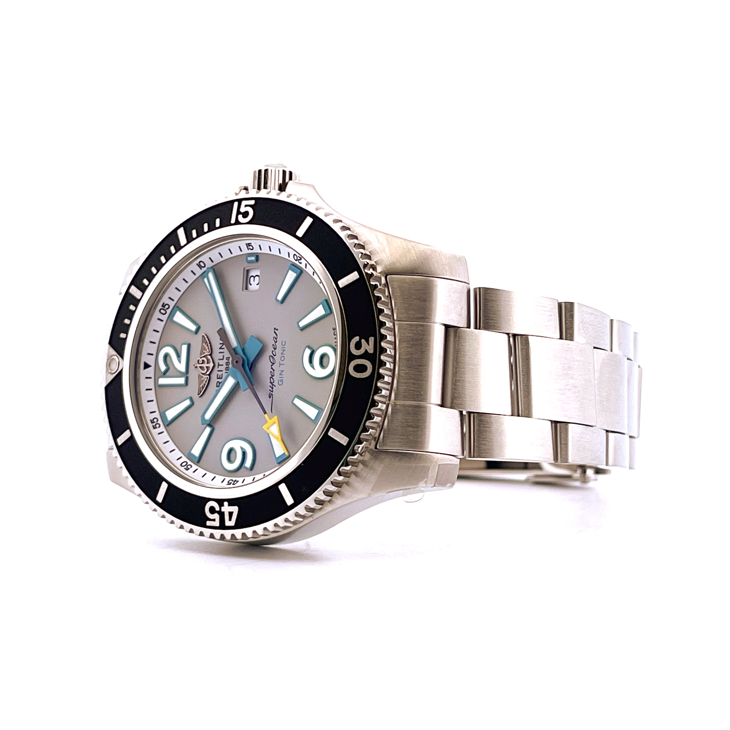 Breitling Superocean 42 Gin&Tonic Lim. Edt. 1 of 50 von der Seite mit Stahlarmband und grauem Zifferblatt