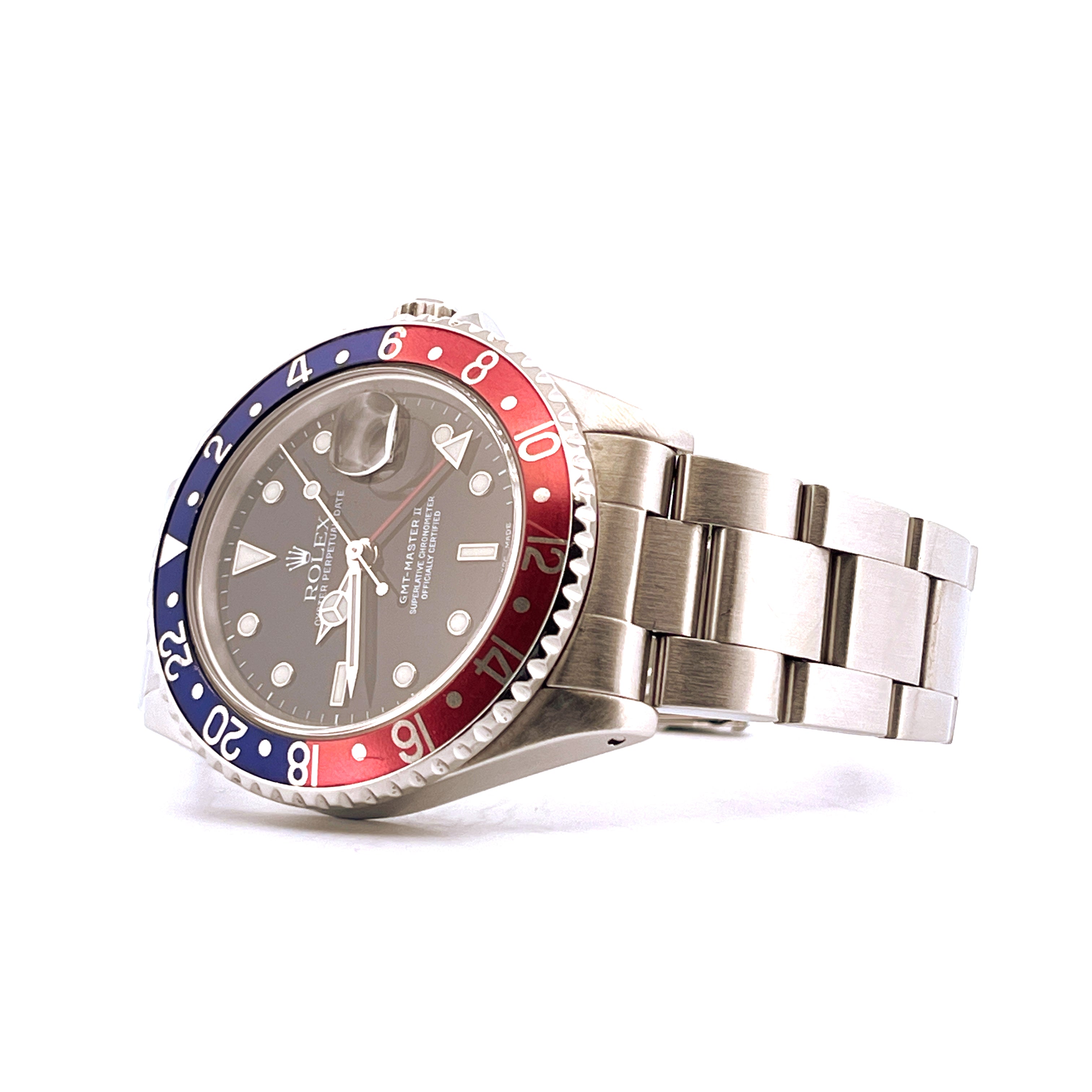 Rolex GMT-Master II Pepsi Stahl Automatik mit rot-blauem Keramik-Inlay im Seitenprofil auf weißem Hintergrund