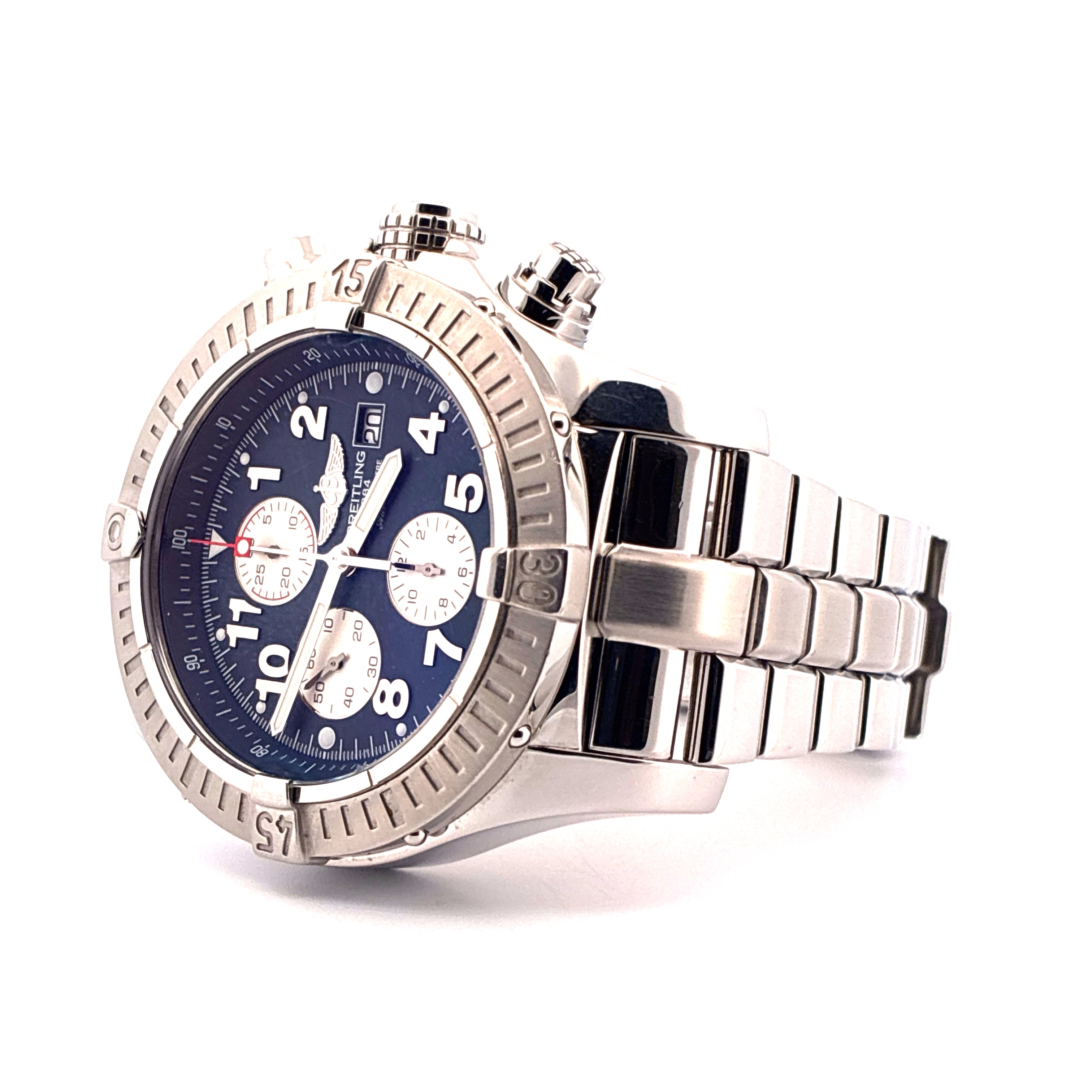 Breitling Super Avenger Automatik Herrenuhr mit blauem Zifferblatt und Stahlarmband