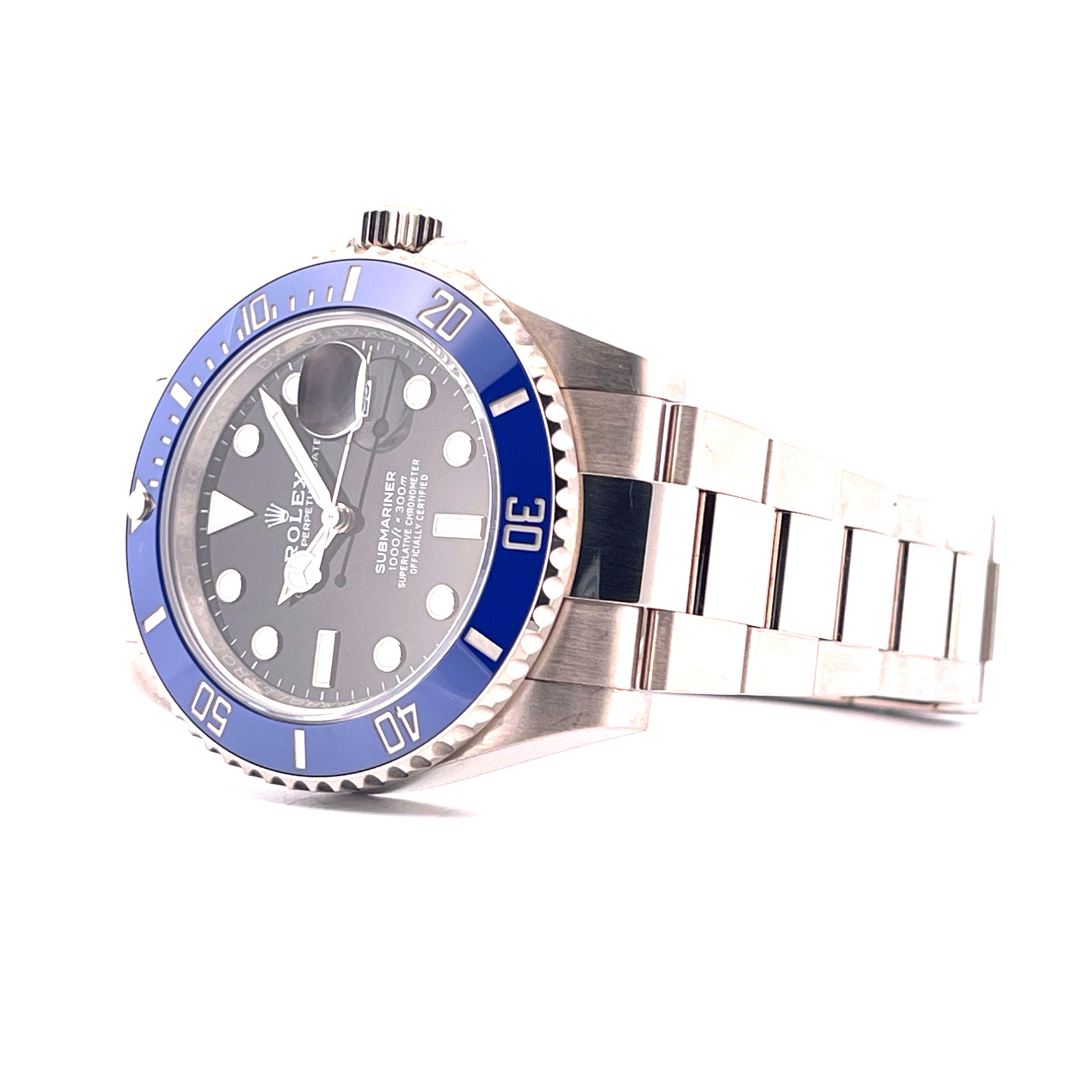 Rolex Submariner Date 'Blueberry' in Weißgold, 41 mm, Automatik, auf weißem Hintergrund