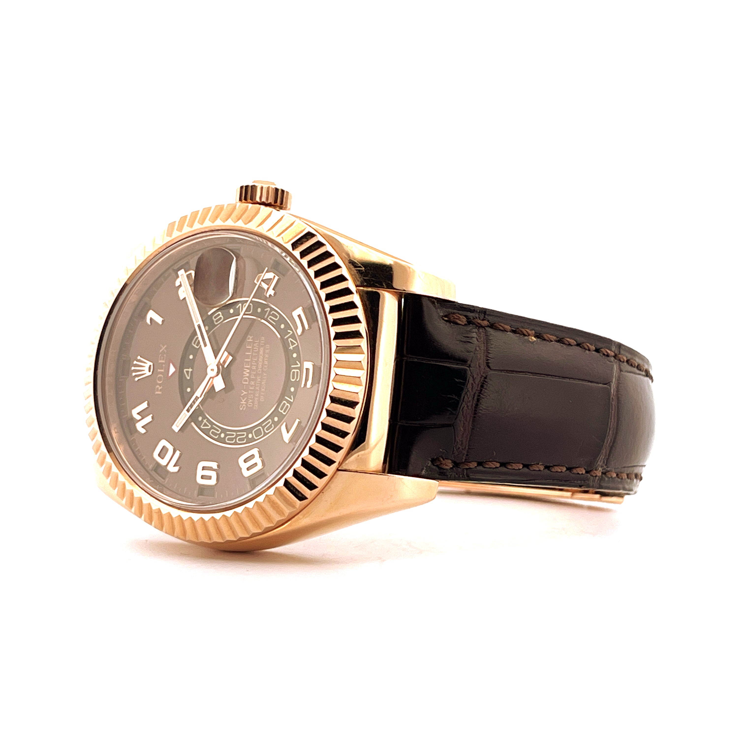 Rolex Sky-Dweller Roségold mit braunem Lederarmband aus der Vogelperspektive