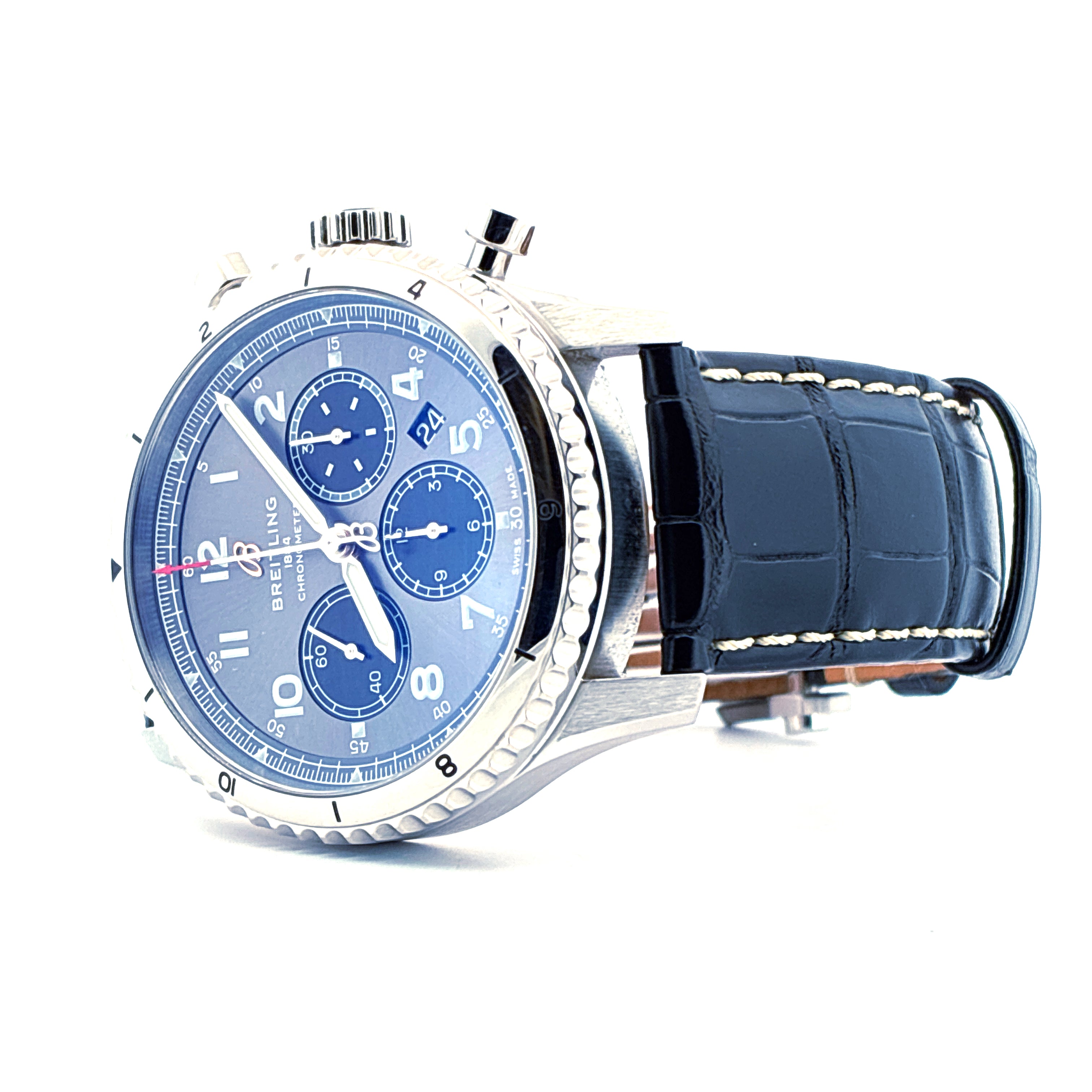 Breitling Aviator 8 B01 Chronograph 43 Grey Dial Armbanduhr mit blauem Zifferblatt und schwarzem Lederarmband
