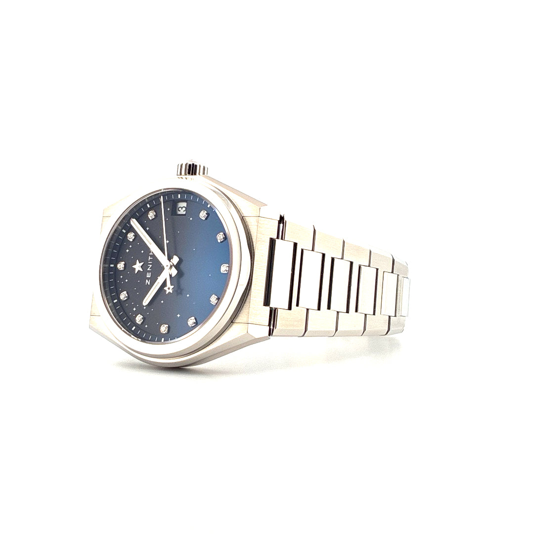 Zenith Defy Midnight 36mm Edelstahl mit blauem Sternen-Zifferblatt und Diamanten auf weißem Hintergrund