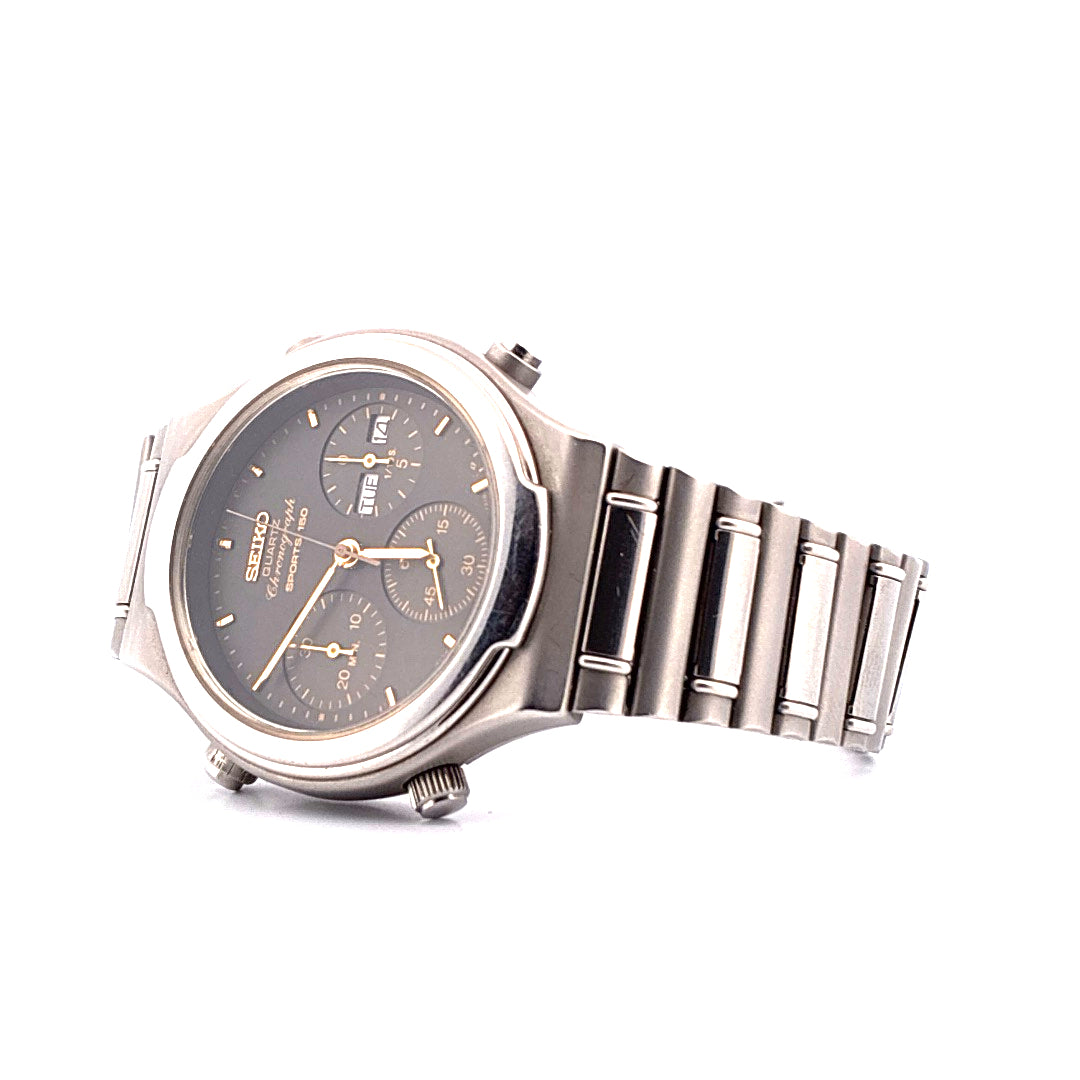 Seiko Chronograph Quarz mit graublauem Zifferblatt und Edelstahlarmband aus gutem Zustand
