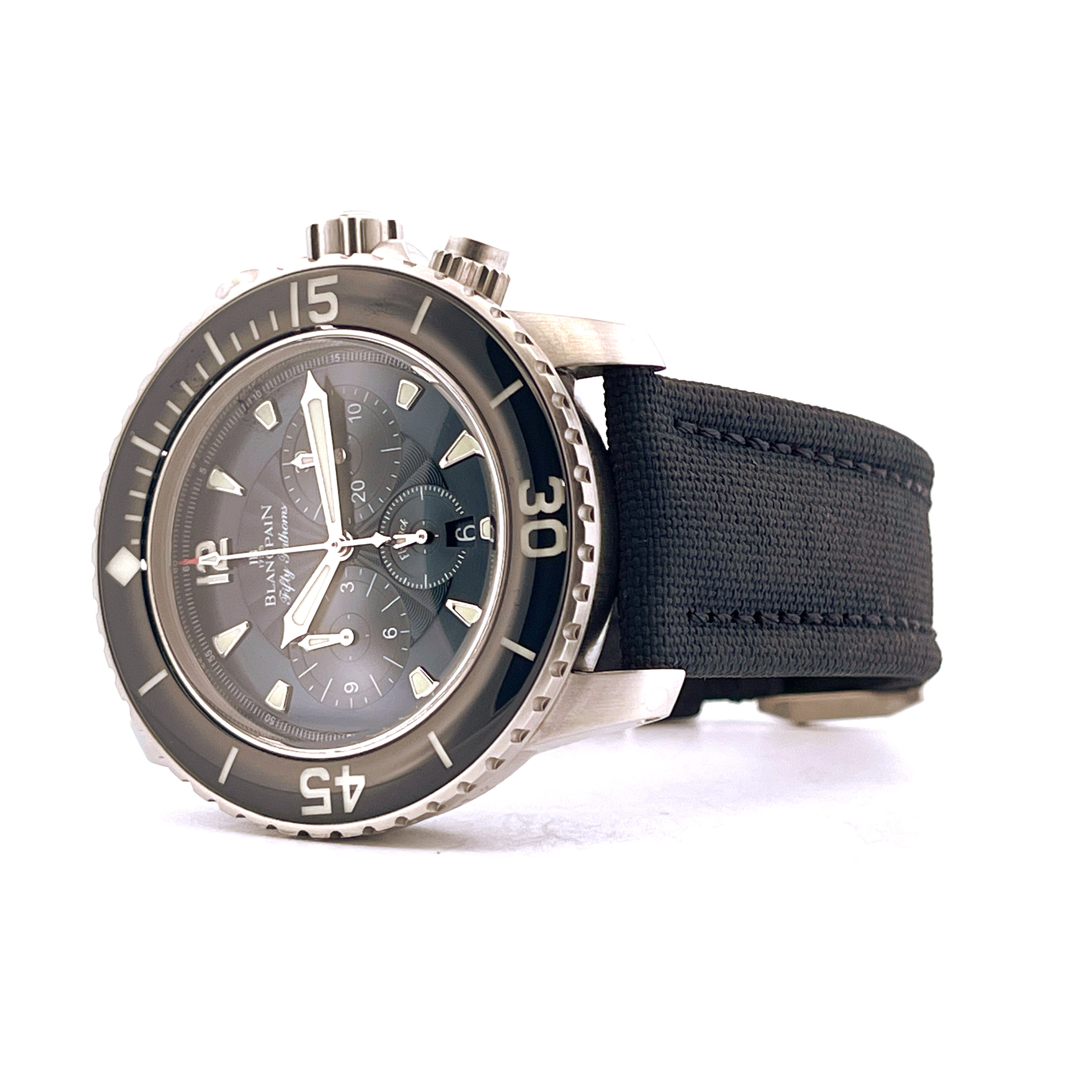 Blancpain Fifty Fathoms Flyback Automatik mit blauem Zifferblatt und schwarzem Textilband