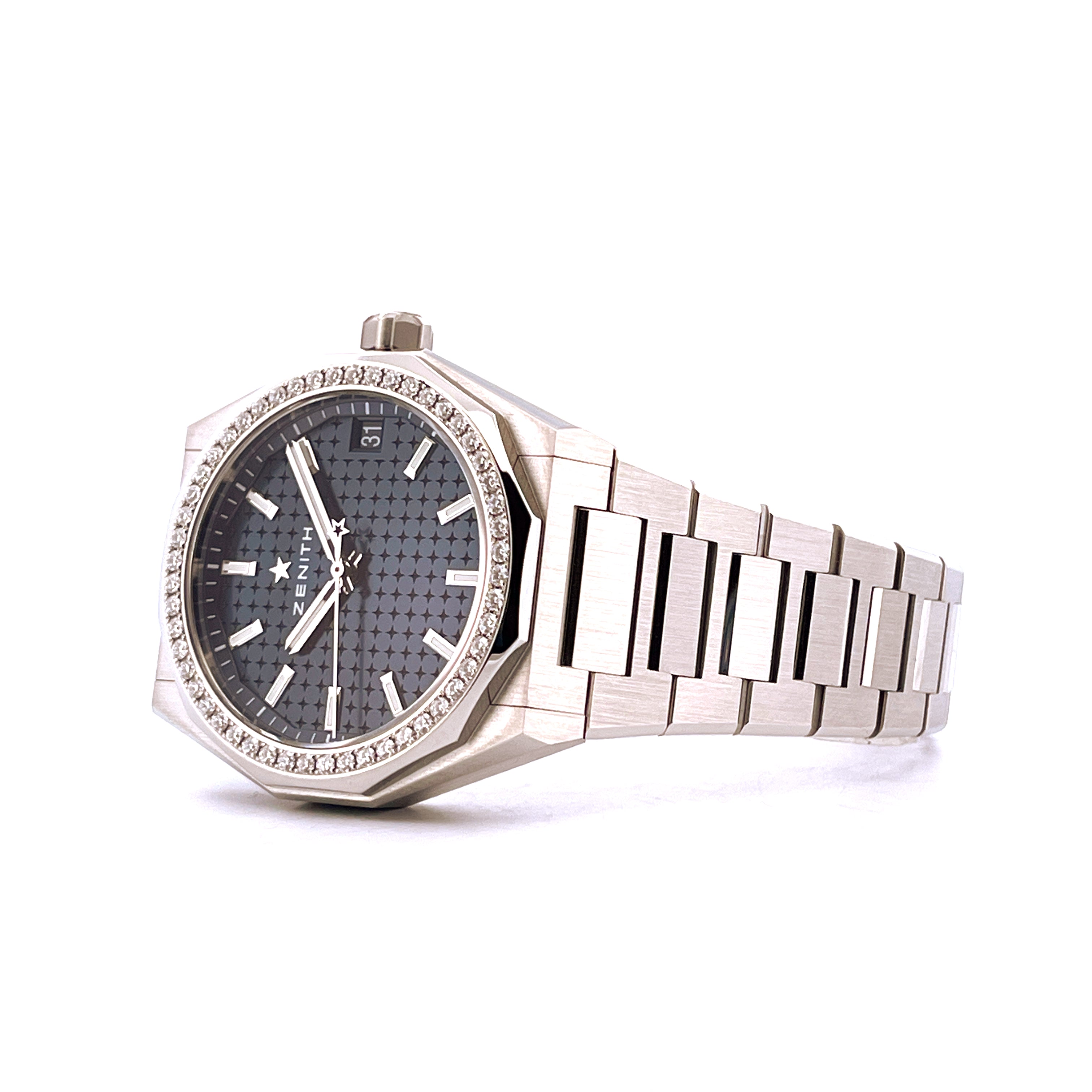 Zenith Defy Skyline 36mm Edelstahl mit Diamanten und blauem Zifferblatt Seitenansicht auf weißem Hintergrund