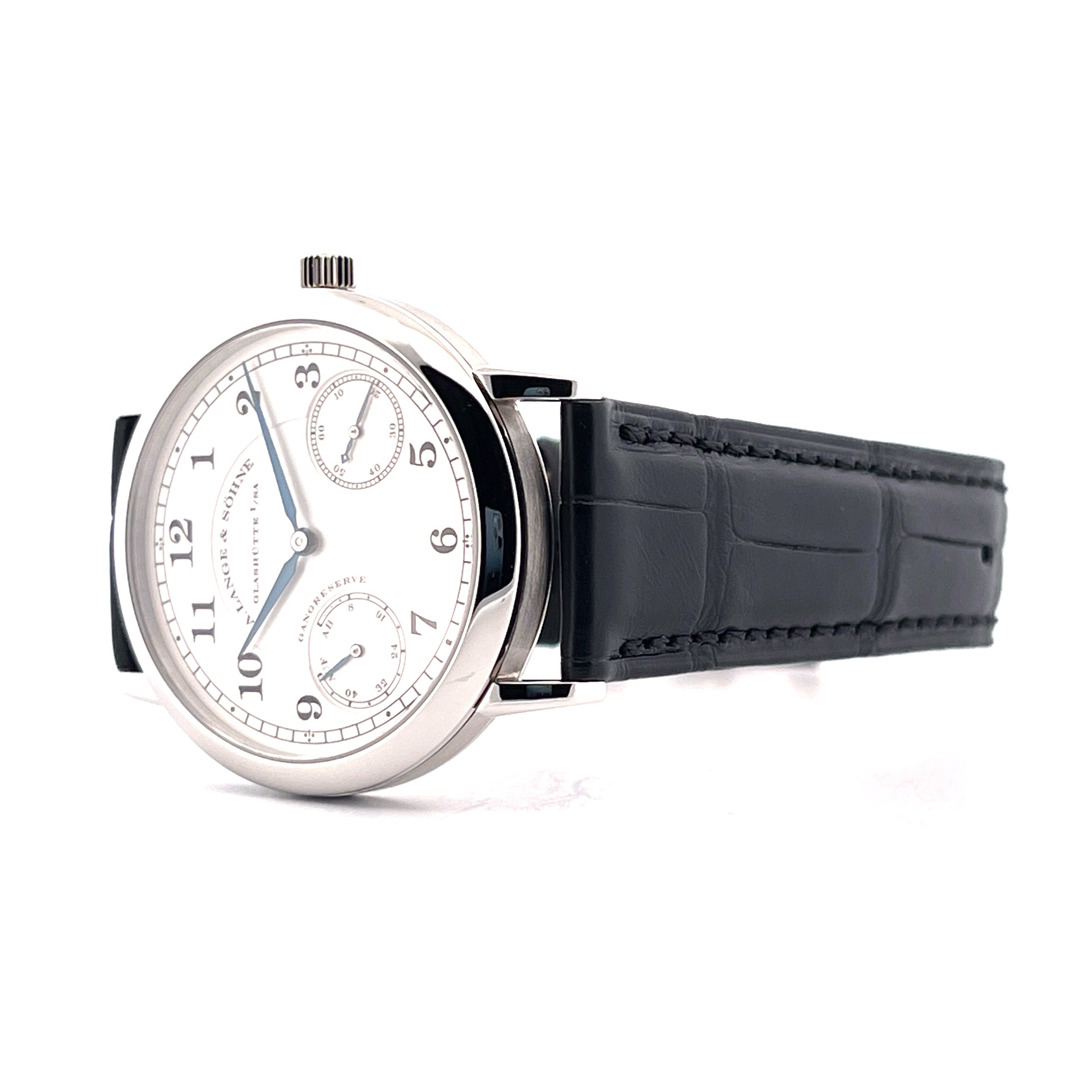 A. Lange & Söhne 1815 Up Down aus Platin mit schwarzem Lederarmband im Profil