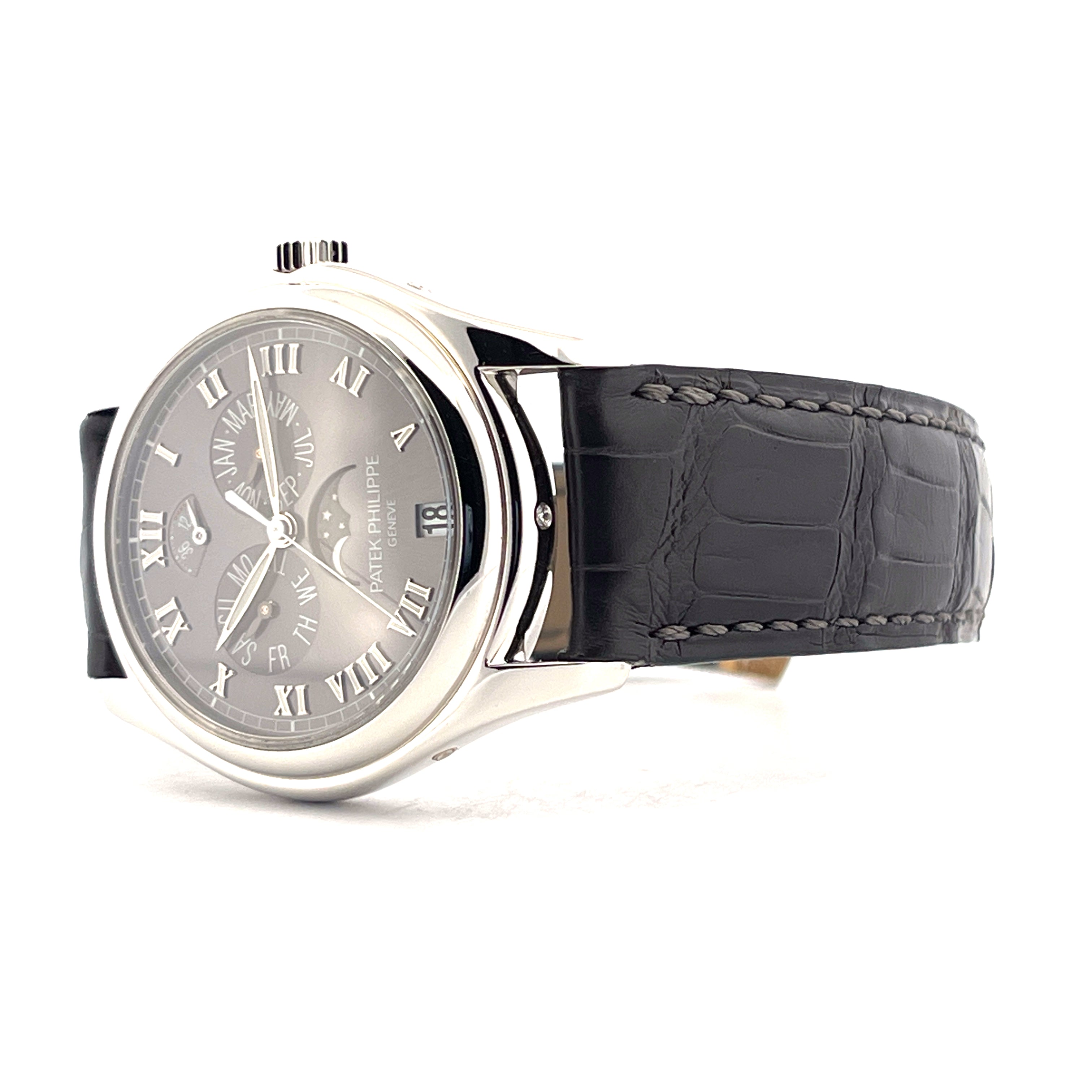 Patek Philippe Annual Calendar 5056P-001 Platin Uhr im Seitenprofil mit grauem Zifferblatt und schwarzem Lederarmband