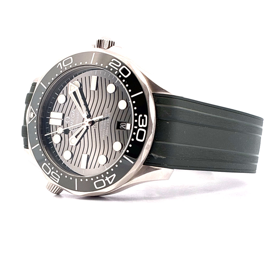 Seamaster Diver 300m / grün / Kautschuk (2023)