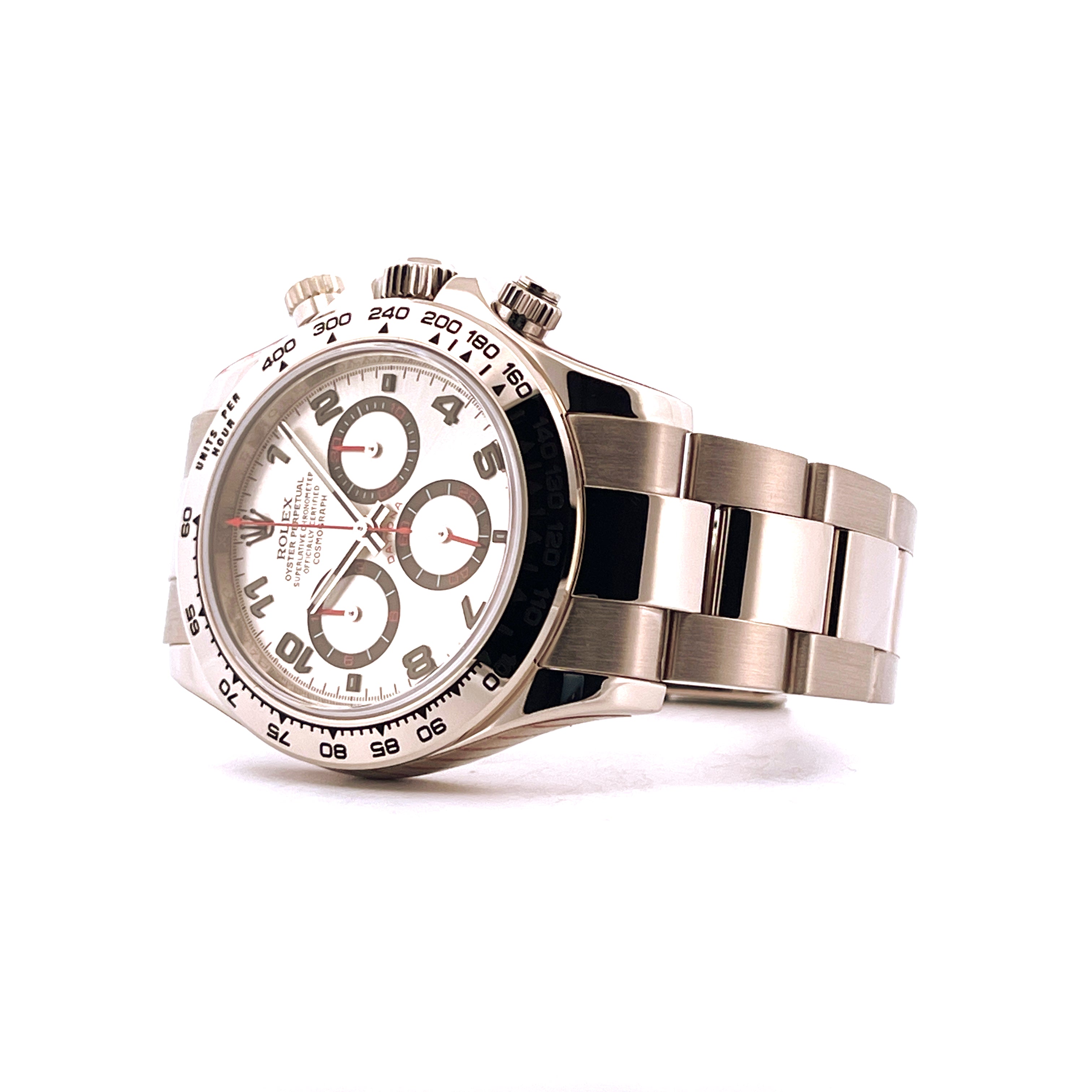 Rolex Daytona Weißgold mit weißem Zifferblatt und poliertem Metallarmband aus seitlicher Perspektive