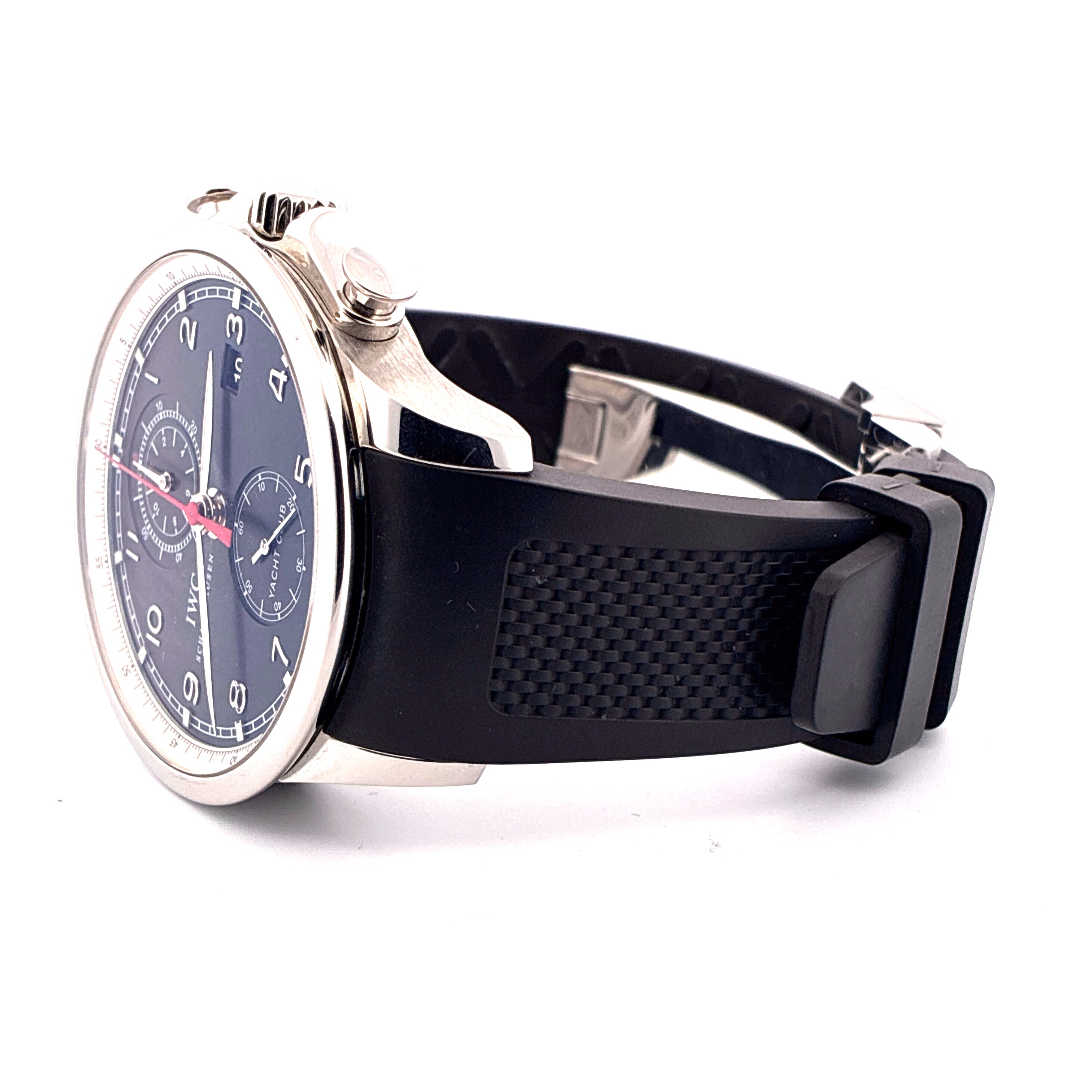 IWC Portuguese Yacht Club Chronograph Edelstahl mit blauem Zifferblatt und Kautschukband im Profil