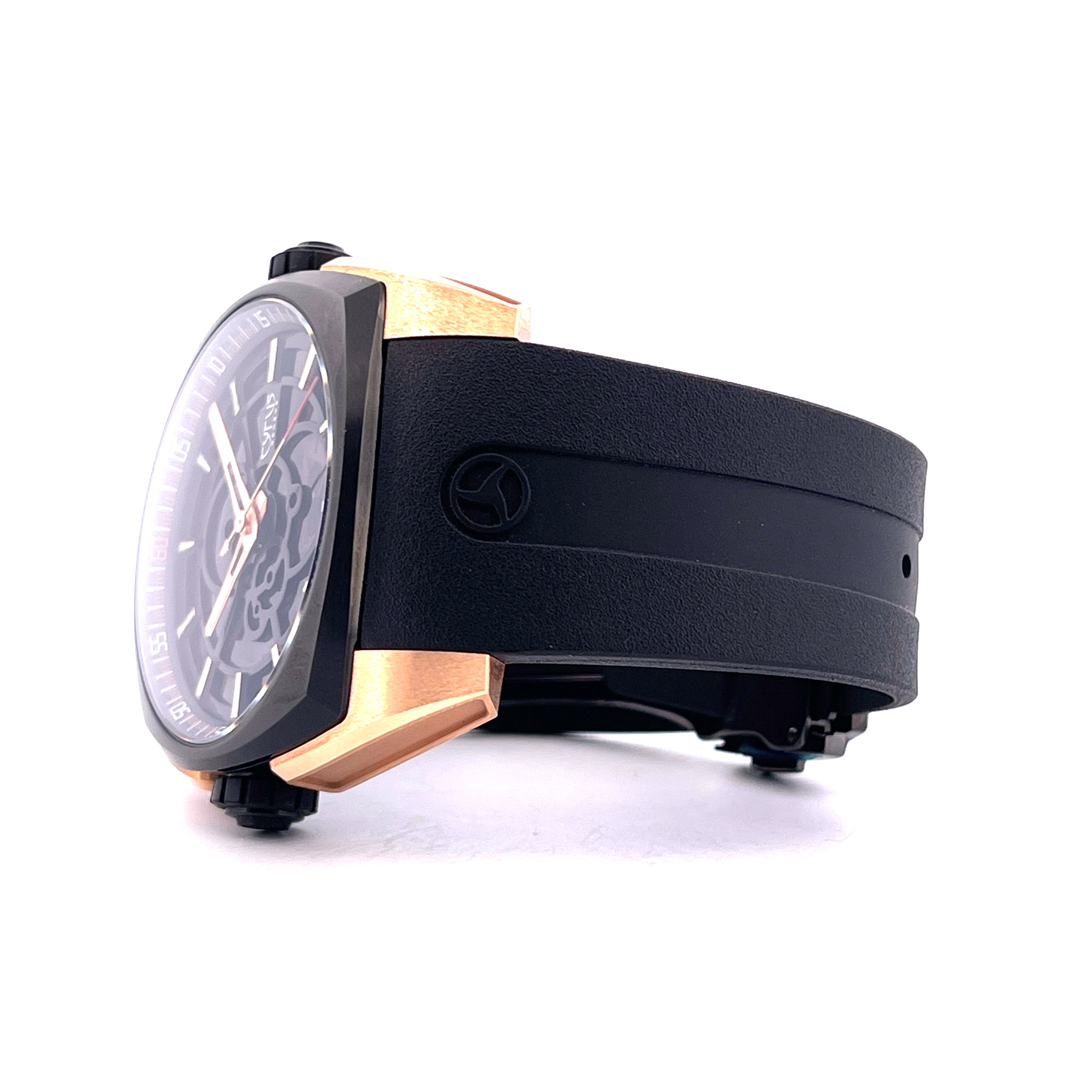 Cyrus Klepcys Solo Tempo Roségold mit schwarzem Armband Seitenansicht