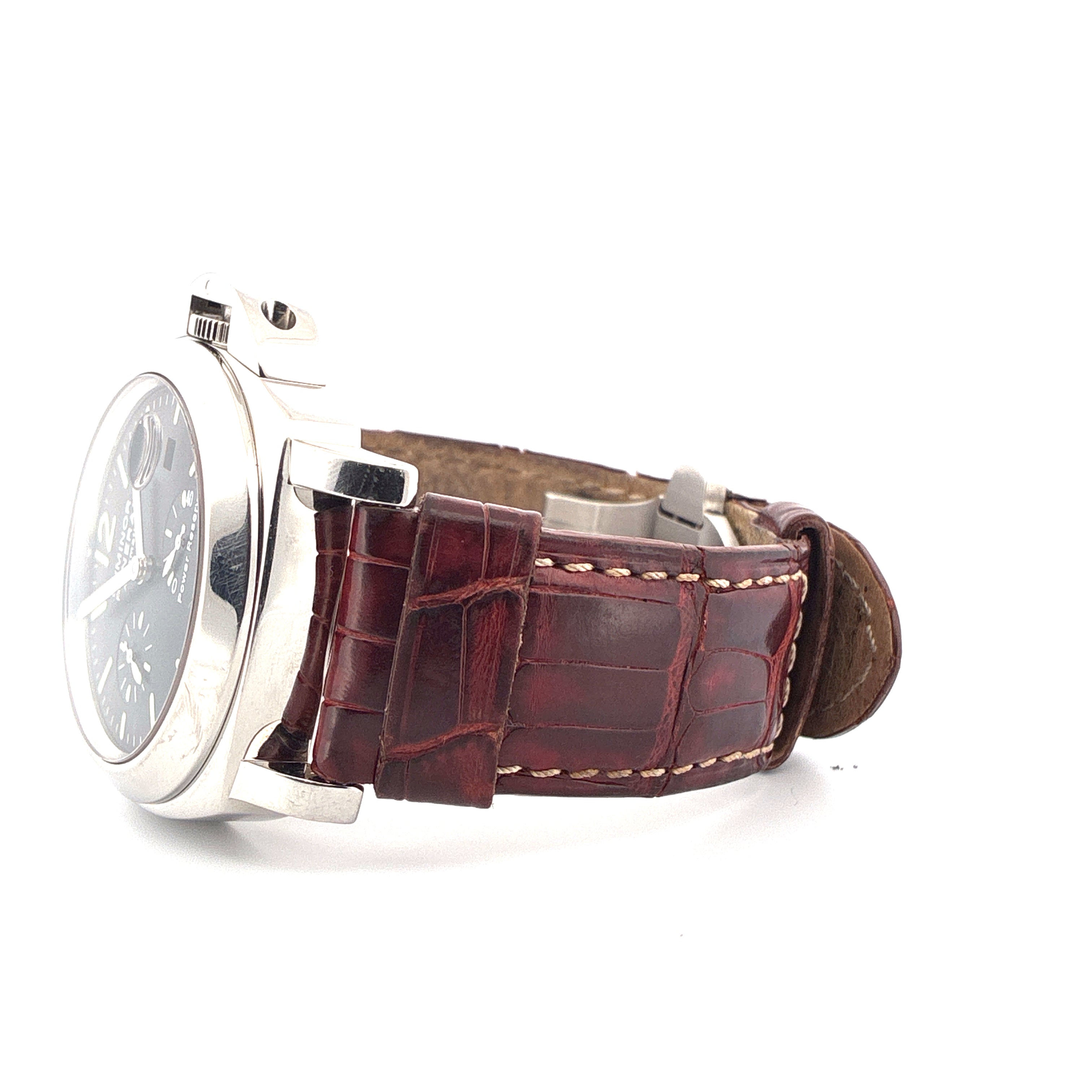 Panerai Luminor Power Reserve 44mm Seitenansicht mit braunem Lederarmband und Edelstahlgehäuse