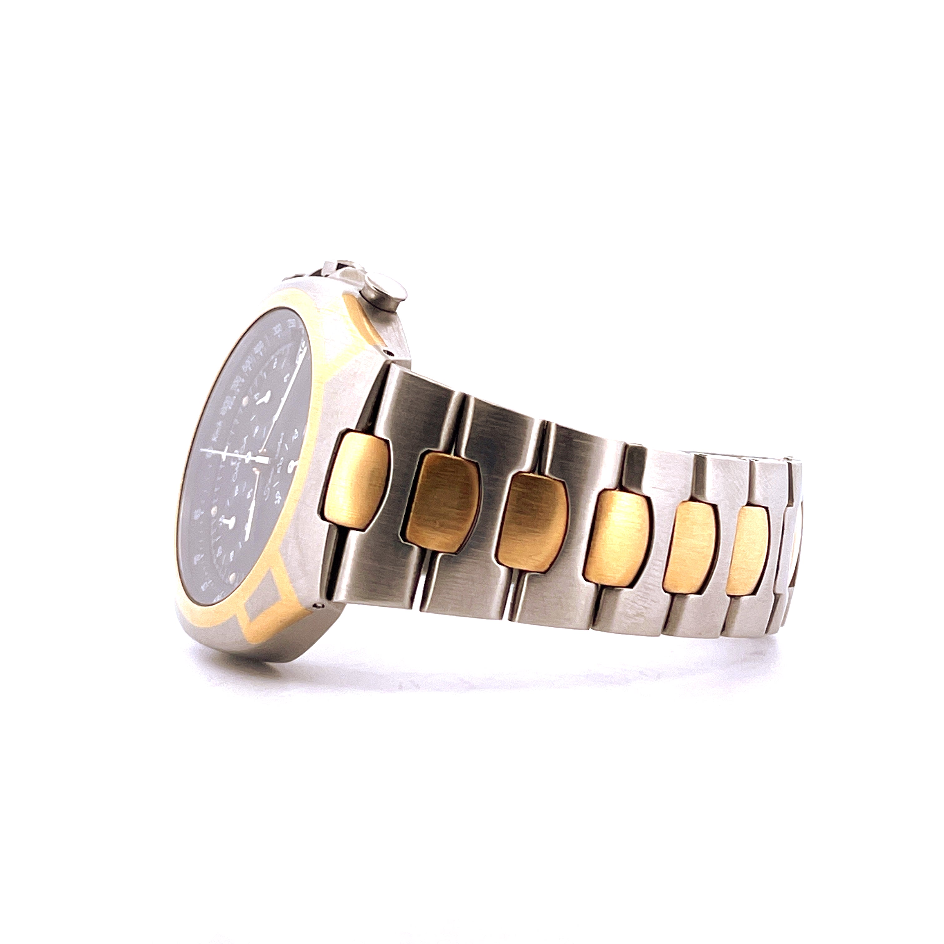 Omega Seamaster Polaris Chronograph in Stahl und Gold Seitenansicht mit bicolor Armband