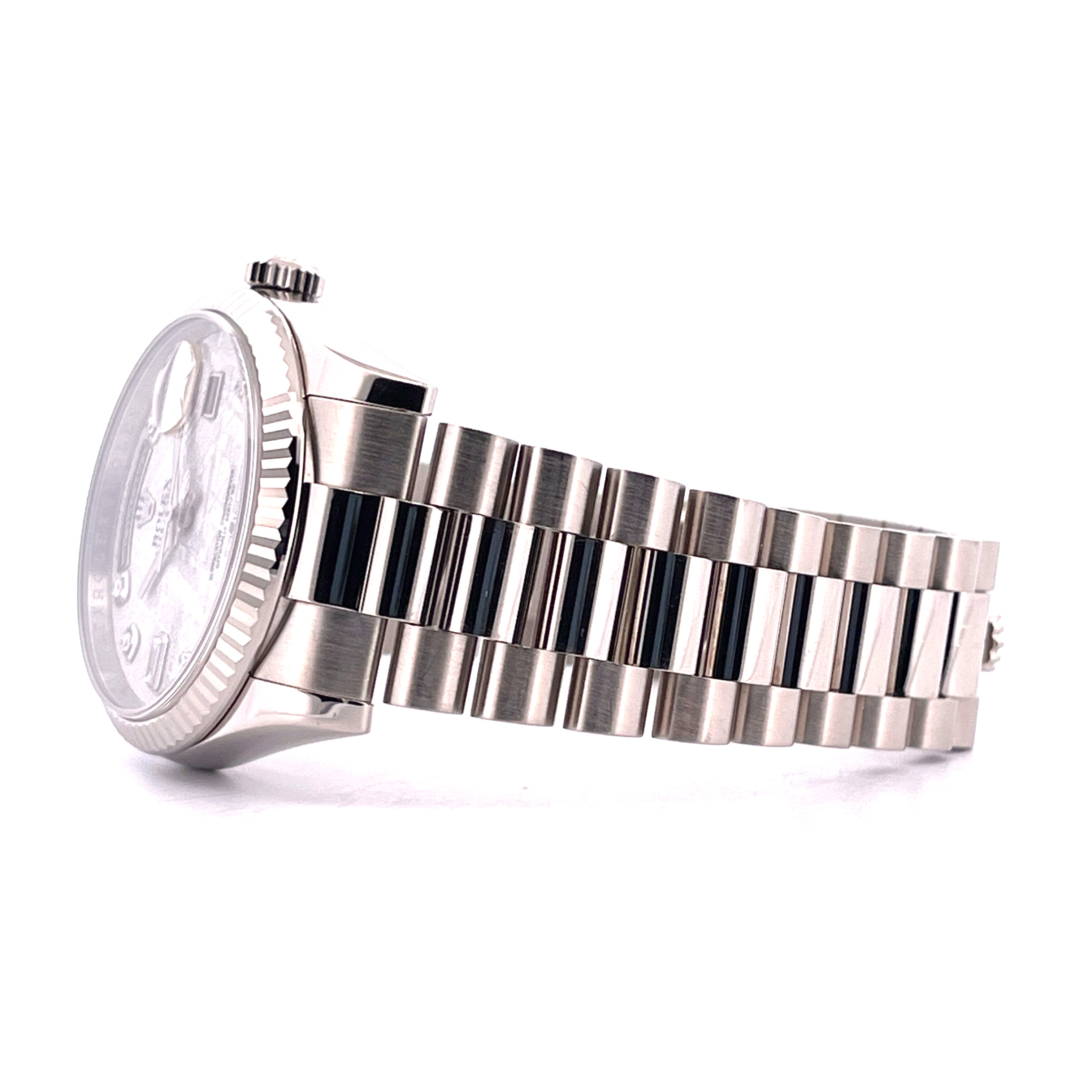 Rolex Day-Date 36 Weißgold-Uhr im Profil mit Jubilee-Armband und Meteoriten-Zifferblatt