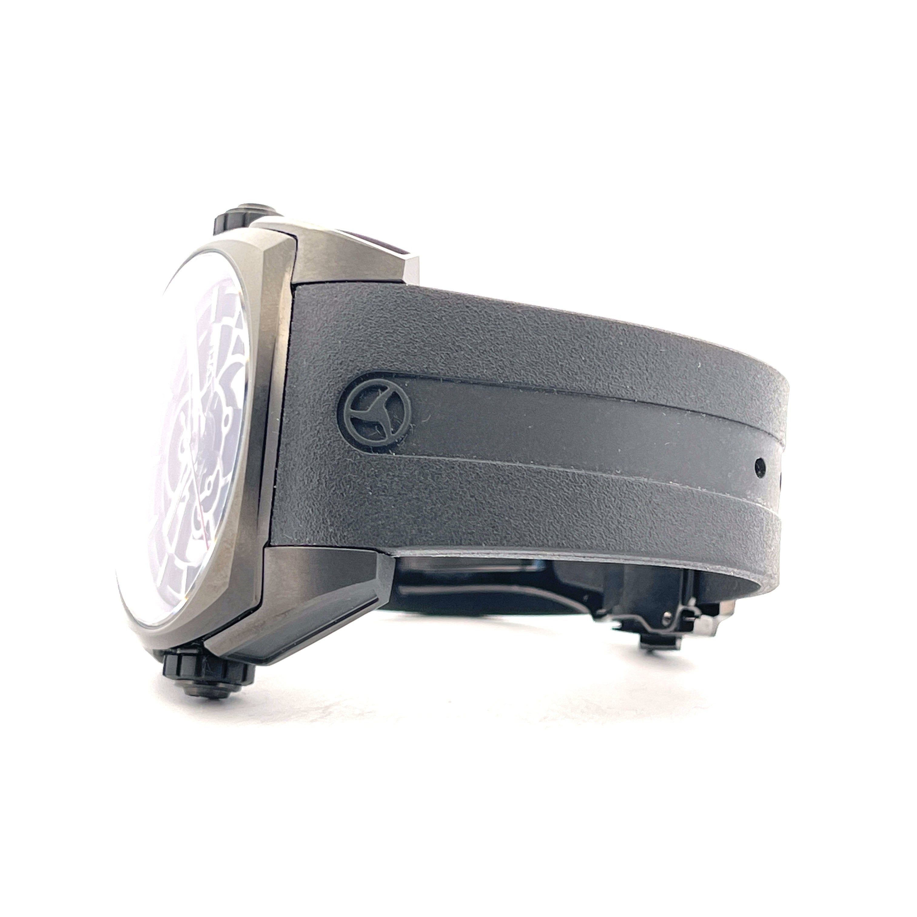 Cyrus Klepcys Solo Tempo Black DLC Edelstahl mit schwarzem Armband im Profil