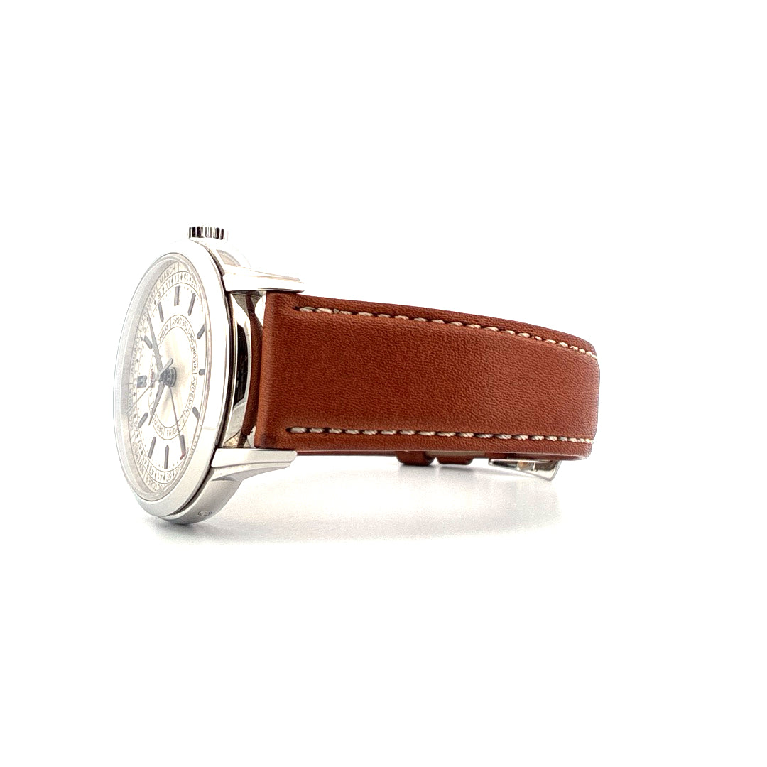 Patek Philippe Calatrava Weekly Calendar 5212A-001 von der Seite mit braunem Lederarmband