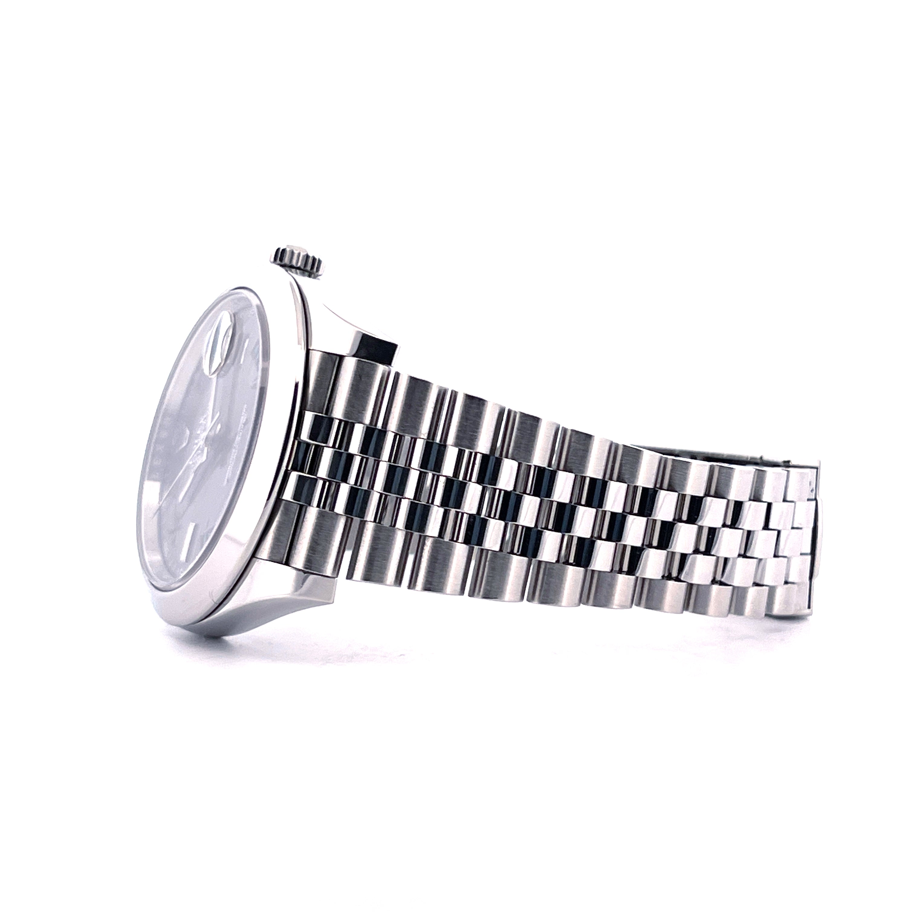 Rolex Datejust 41 Wimbledon Jubilee Armband im Detail von der Seite auf weißem Hintergrund