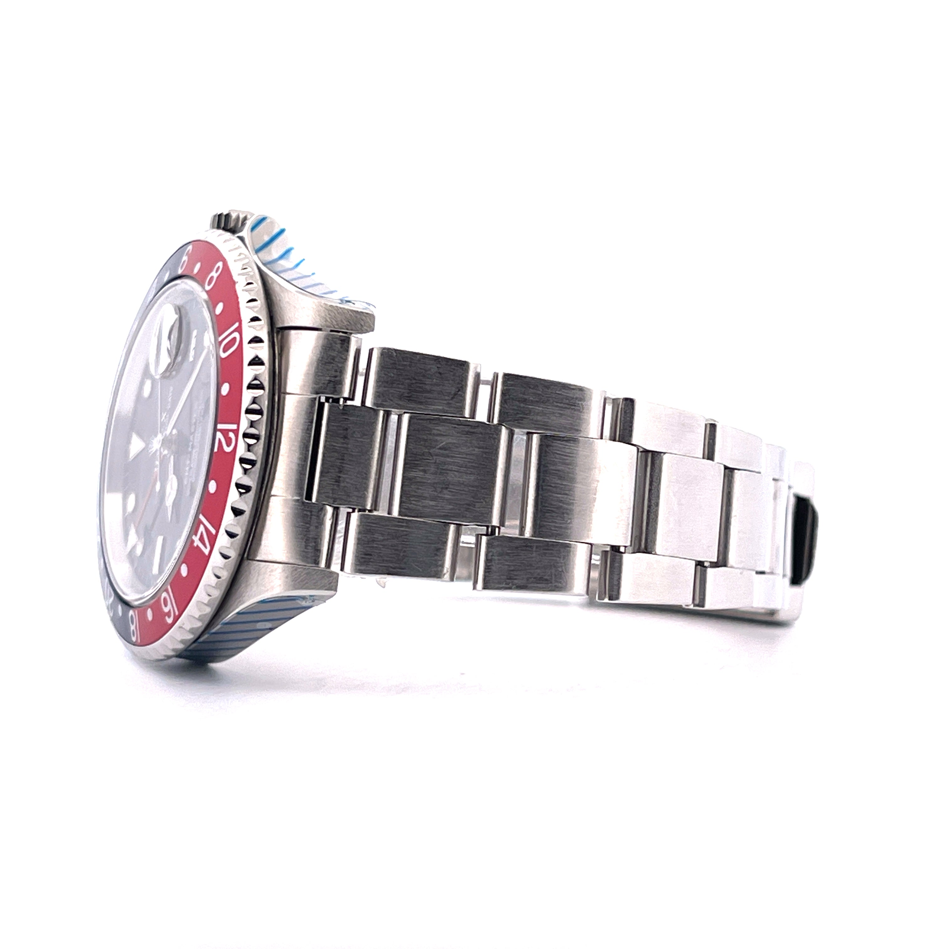 Rolex GMT-Master Pepsi 16700 Stahl Automatik Seitenansicht mit rot-blauer Lünette und Stahlarmband auf weißem Hintergrund