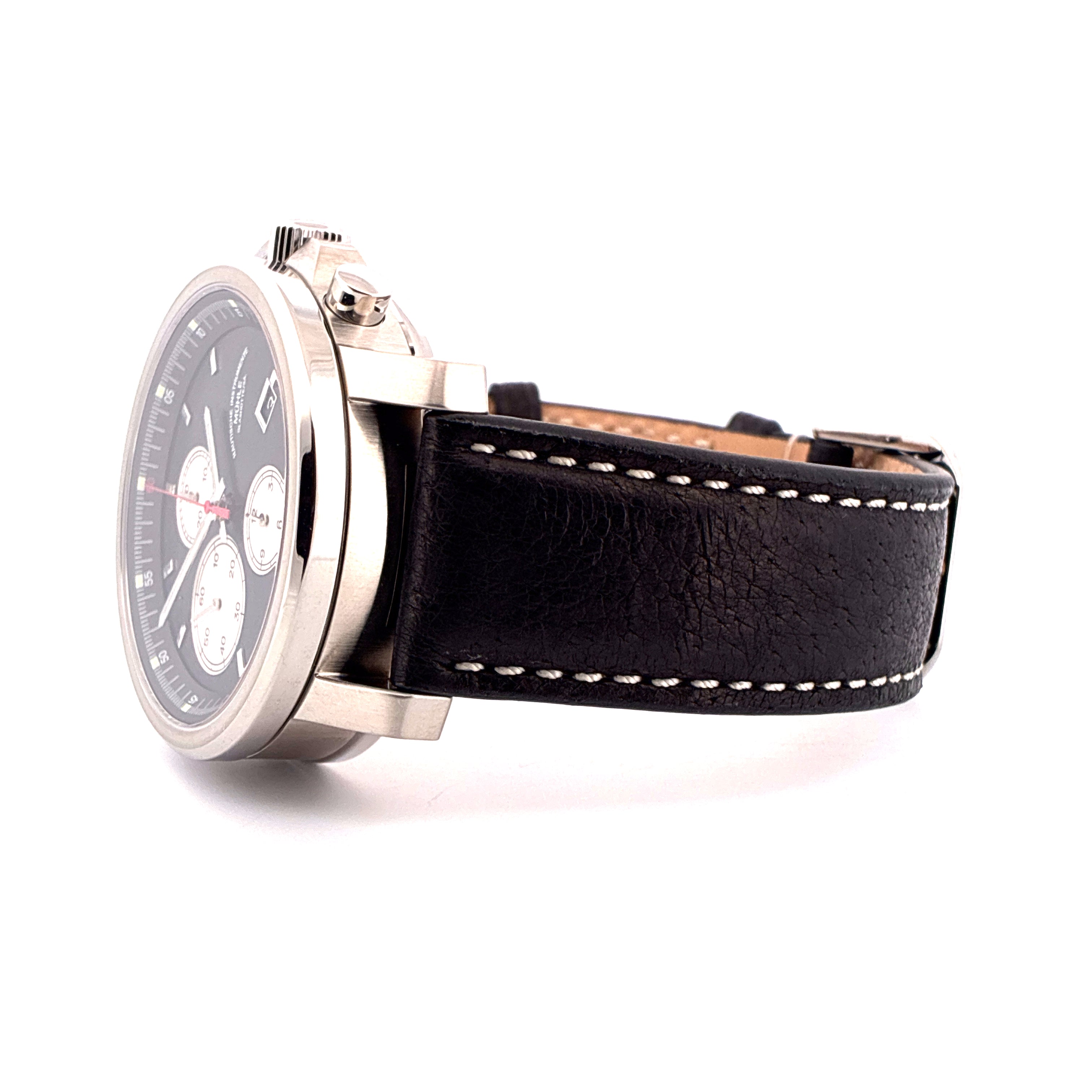 Mühle Glashütte 29er Chronograph Stahl mit schwarzem Lederarmband Seitenansicht