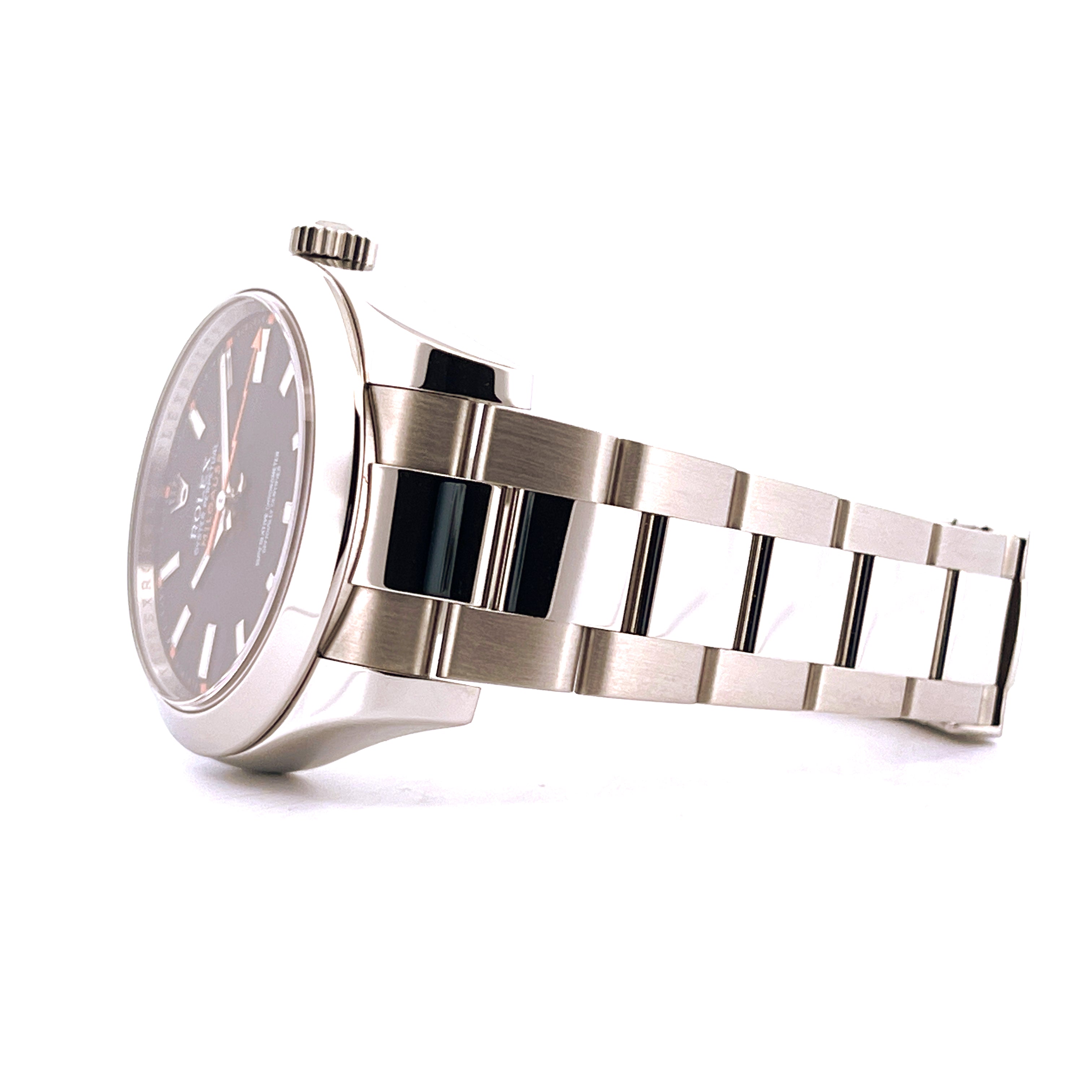 Rolex Milgauss 116400 im Detail mit schwarzem Zifferblatt und Stahlarmband aus Seitenansicht