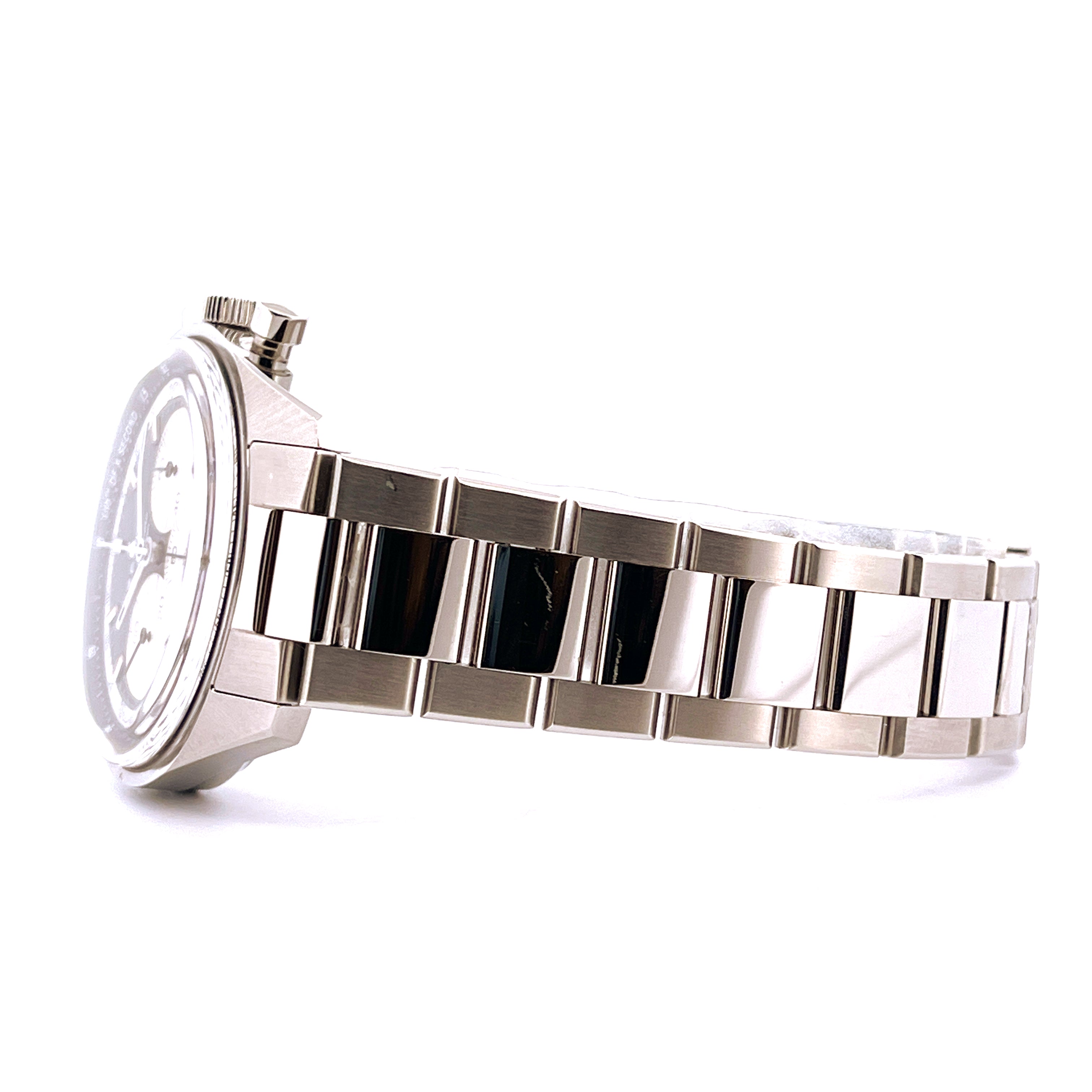 Seitenansicht einer Zenith Chronomaster Original 38mm aus Edelstahl mit glänzendem Armband auf weißem Hintergrund