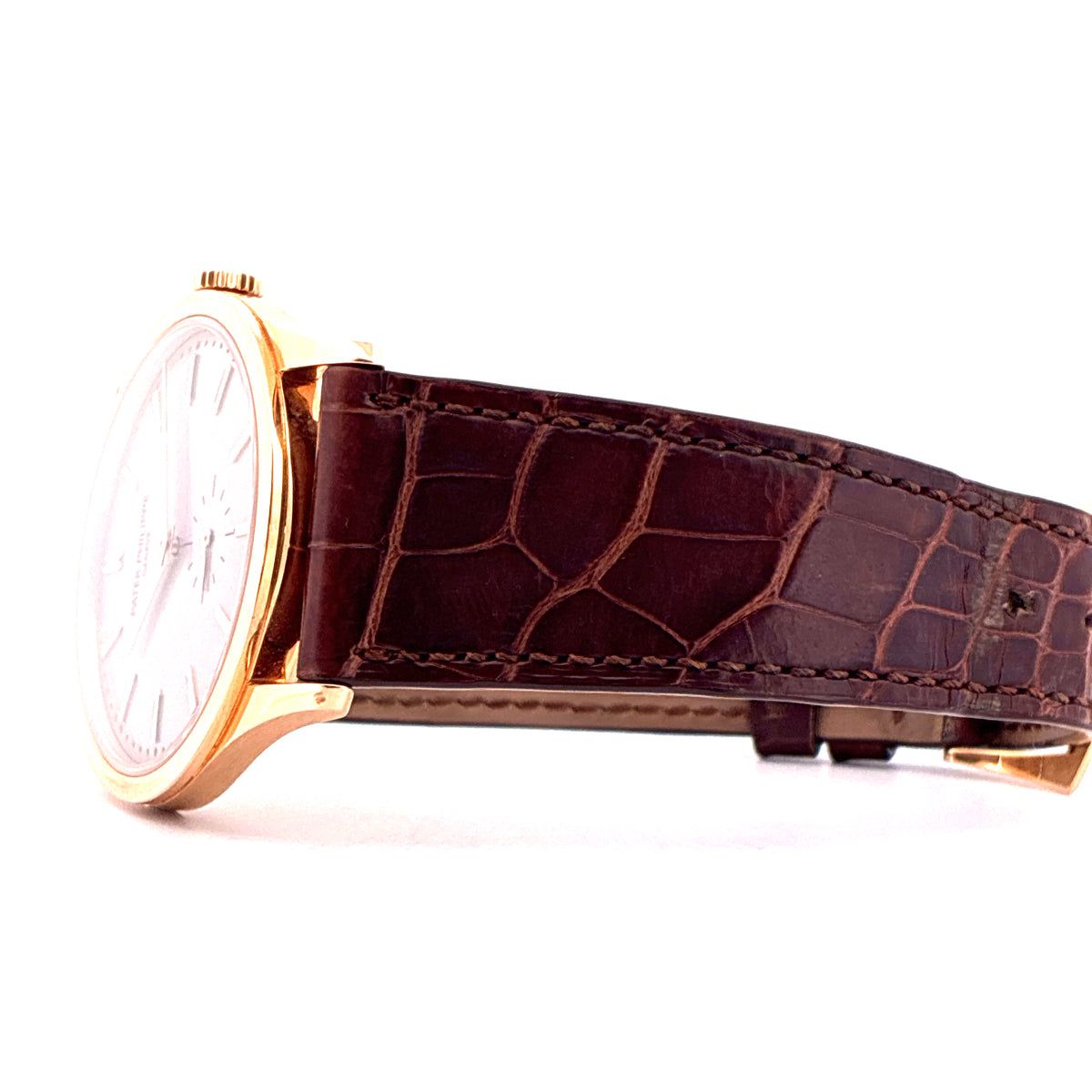 Patek Philippe Calatrava / Roségold / 3 Straps / Box & Papers / 2017, Seitenansicht mit Armband, Krone und Zifferblatt vor weißem Hintergrund