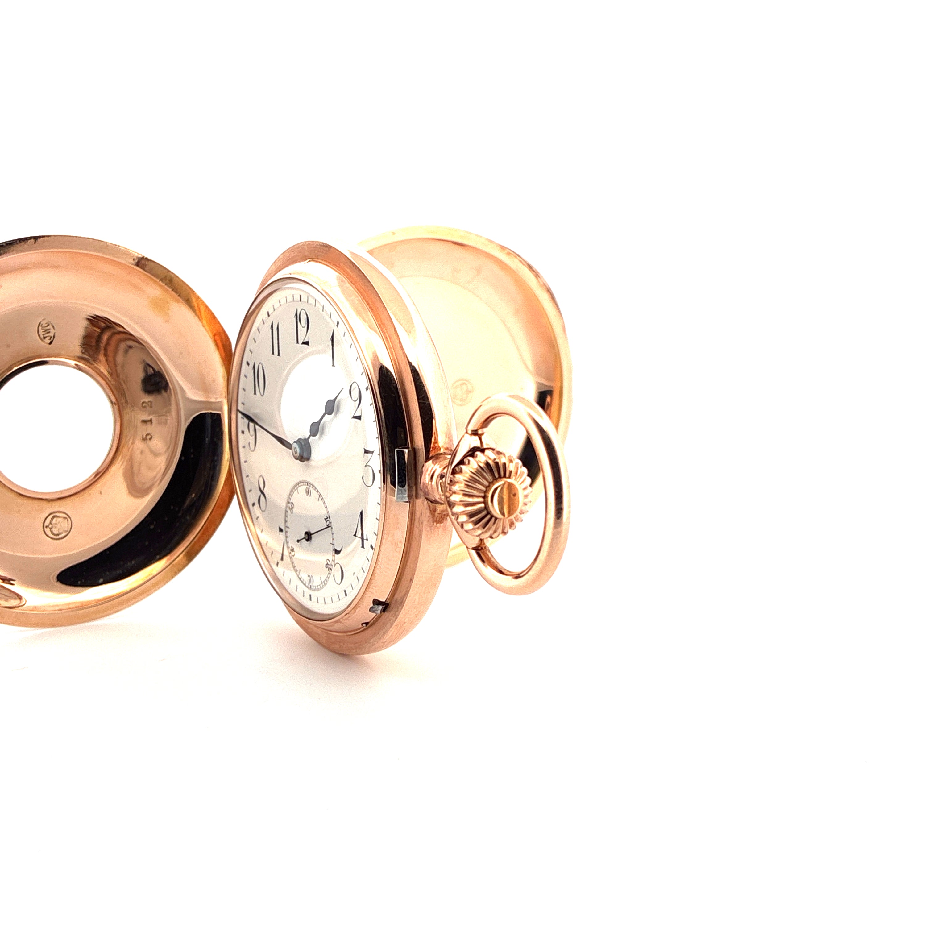 IWC Taschenuhr aus 14 Karat Gelbgold mit kleiner Sekunde, Gehäuse geöffnet, auf weißem Hintergrund