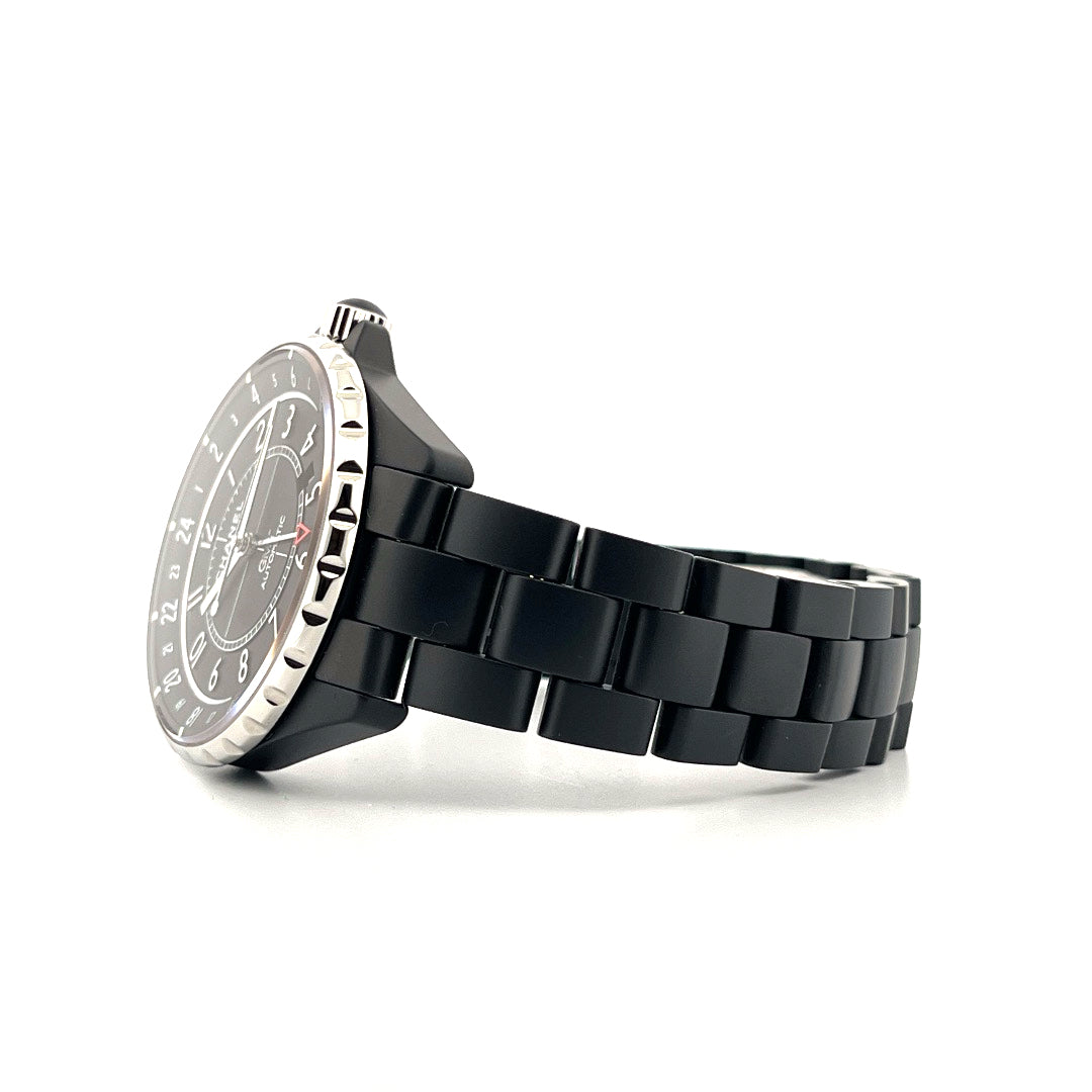 Chanel J12 GMT Keramik matt schwarz Automatik mit schwarzem Keramikarmband Seitenansicht