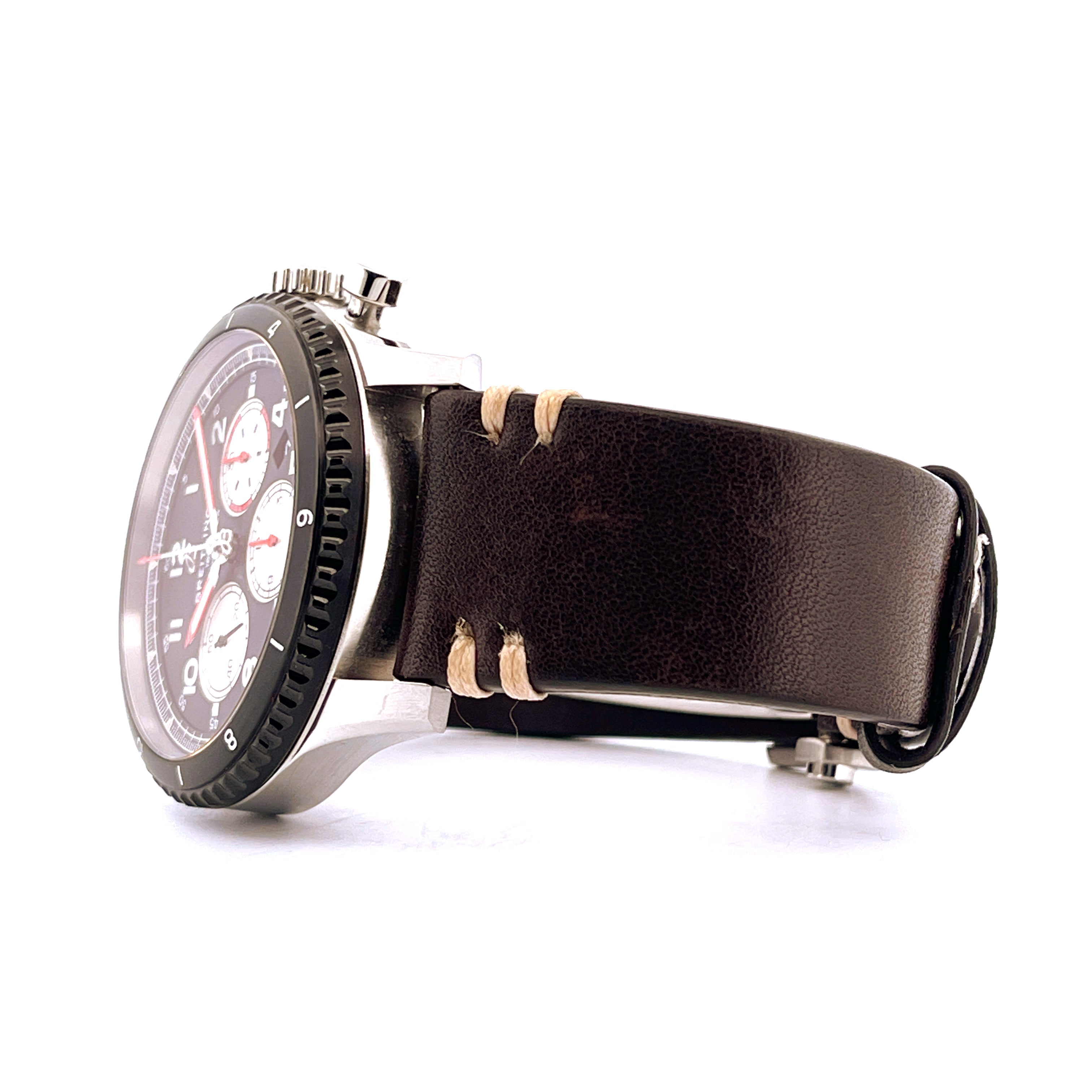 Breitling Aviator 8 B01 Chronograph 43 Mosquito im Profil mit braunem Lederarmband