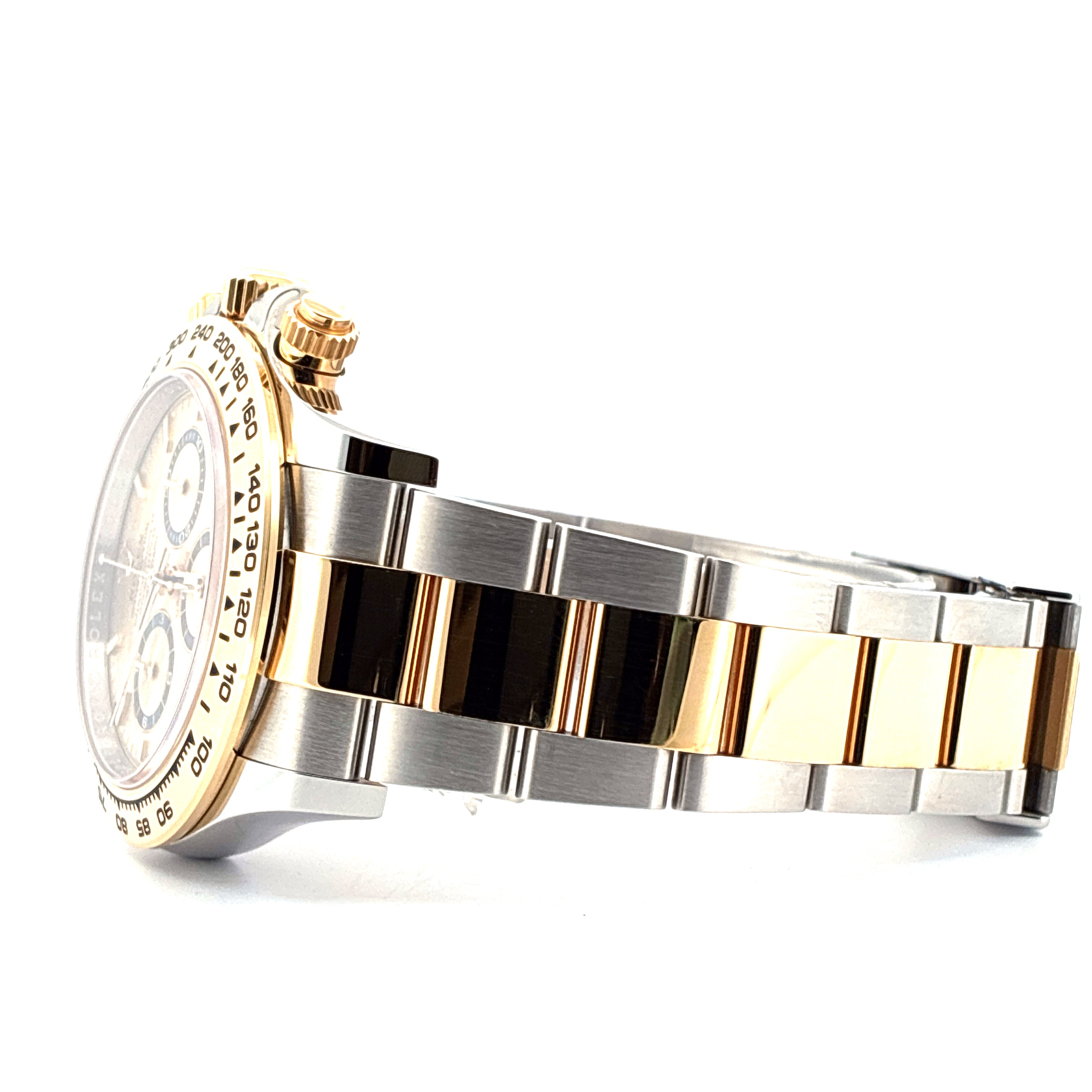 Rolex Daytona im Seitenprofil mit bicolor Stahl-Gold-Armband und goldfarbenem Zifferblatt