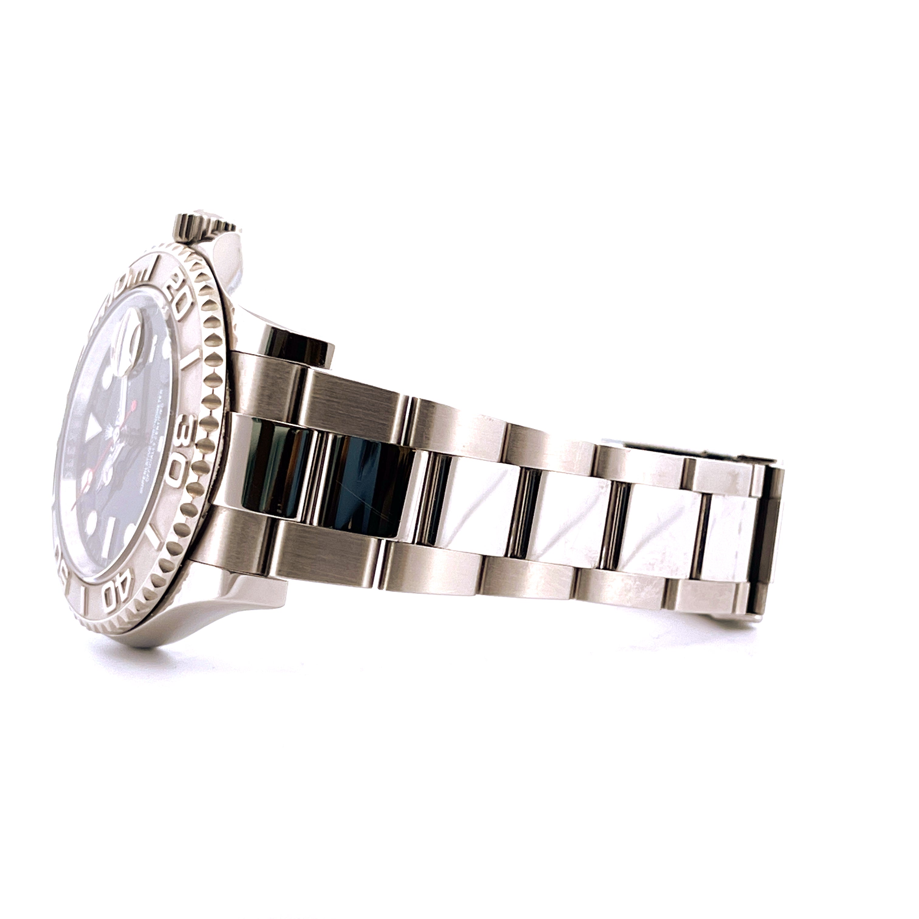 Rolex Yacht-Master 40 Blue von der Seite mit Edelstahlarmband vor weißem Hintergrund