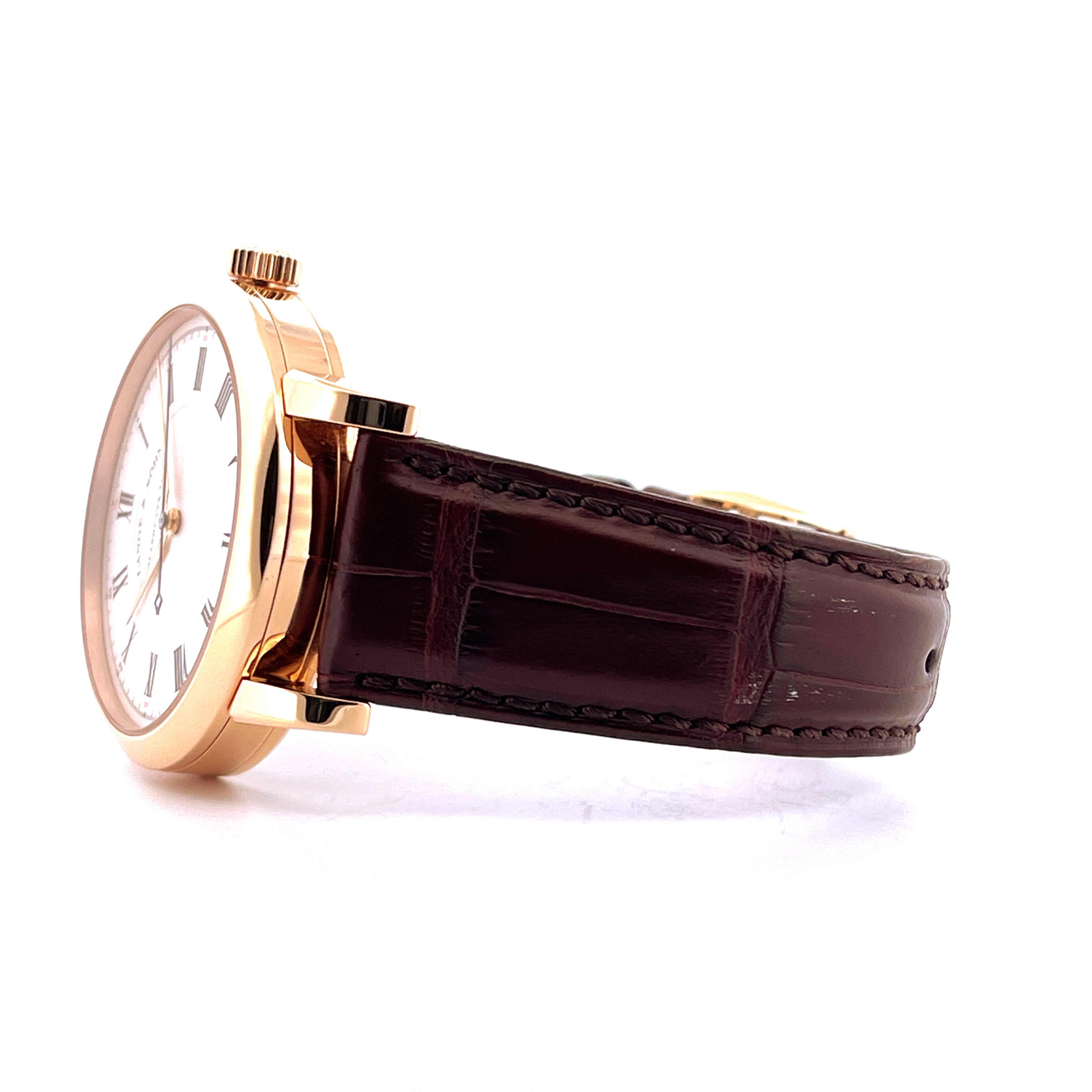 Seitenansicht einer A. Lange & Söhne Richard Lange in Roségold mit braunem Lederarmband auf weißem Hintergrund