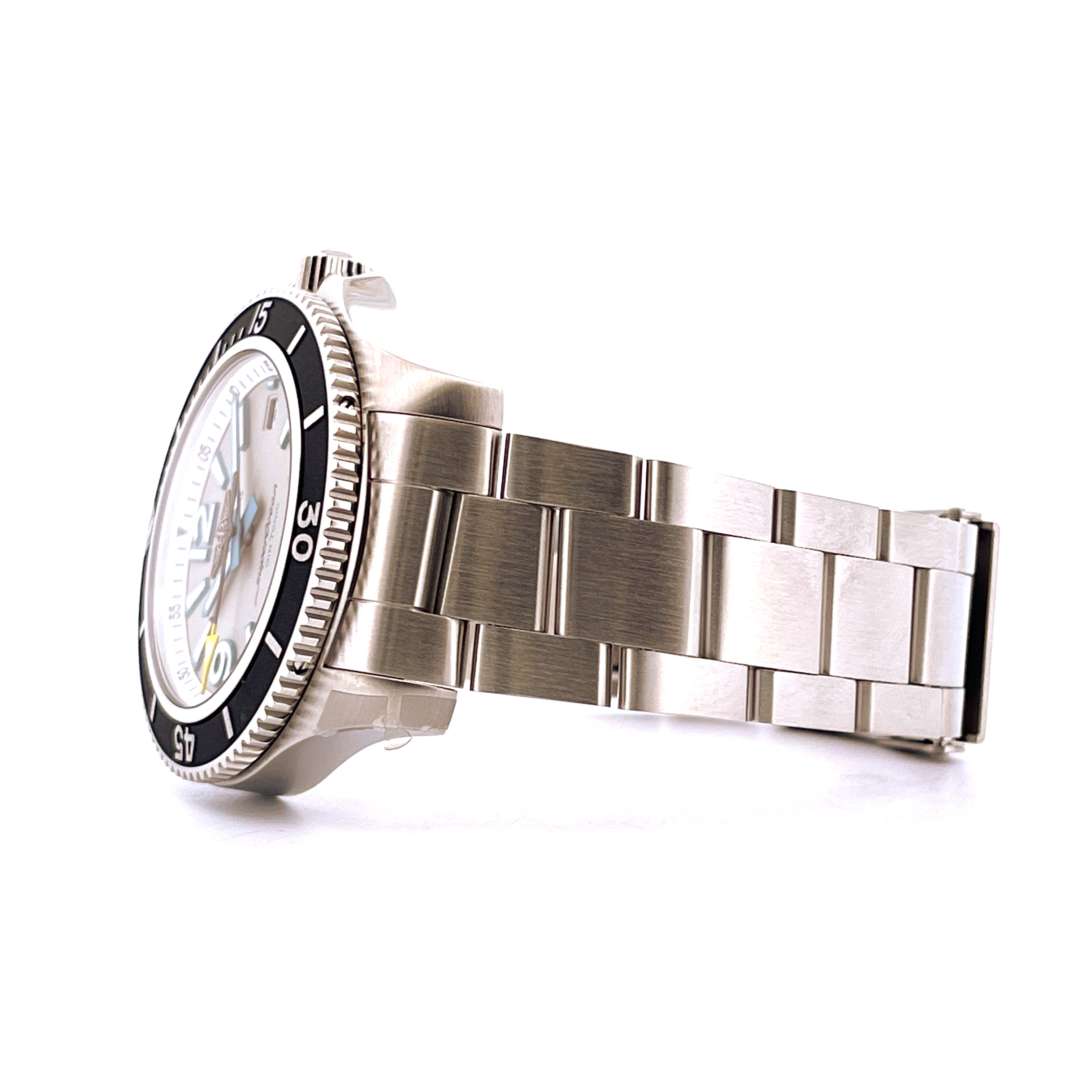 Breitling Superocean 42 Gin&Tonic Lim. Edt. von der Seite mit Stahlband