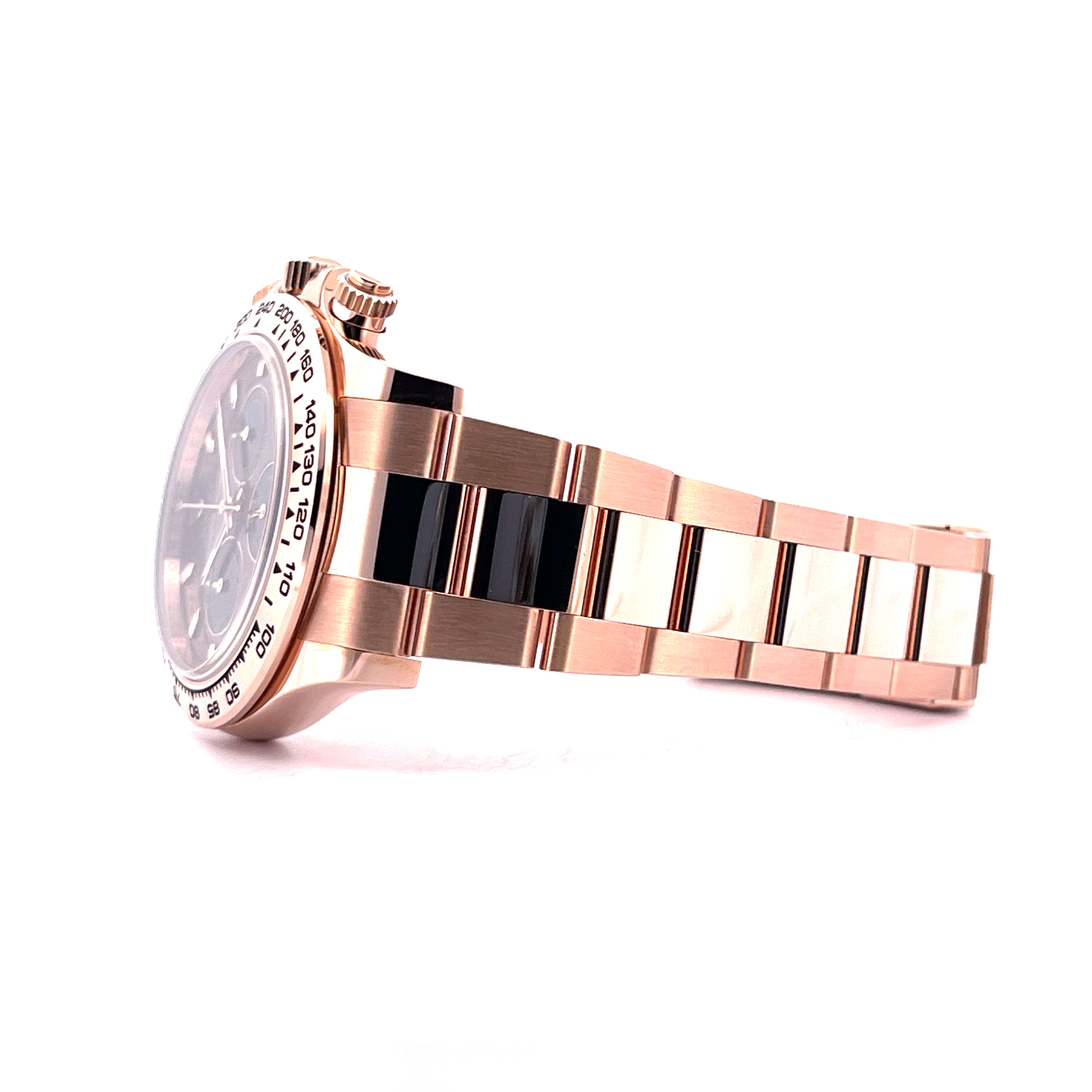 Side view of a Rolex Daytona Everose 18 kt with chocolate dial and rose gold bracelet