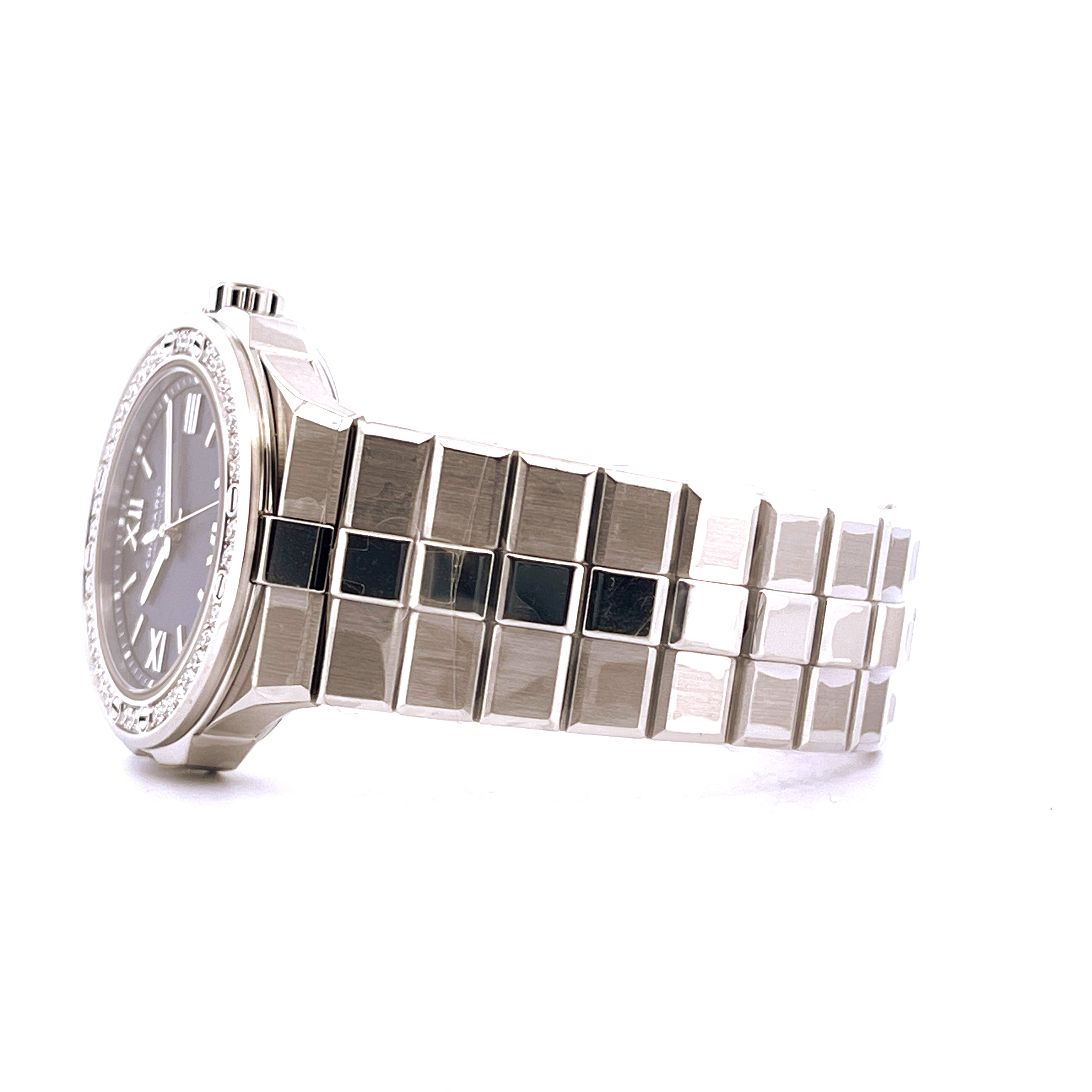 Chopard Alpine Eagle 33mm aus Edelstahl mit anthrazitfarbenem Zifferblatt und Lünettenbesatz von oben seitlich