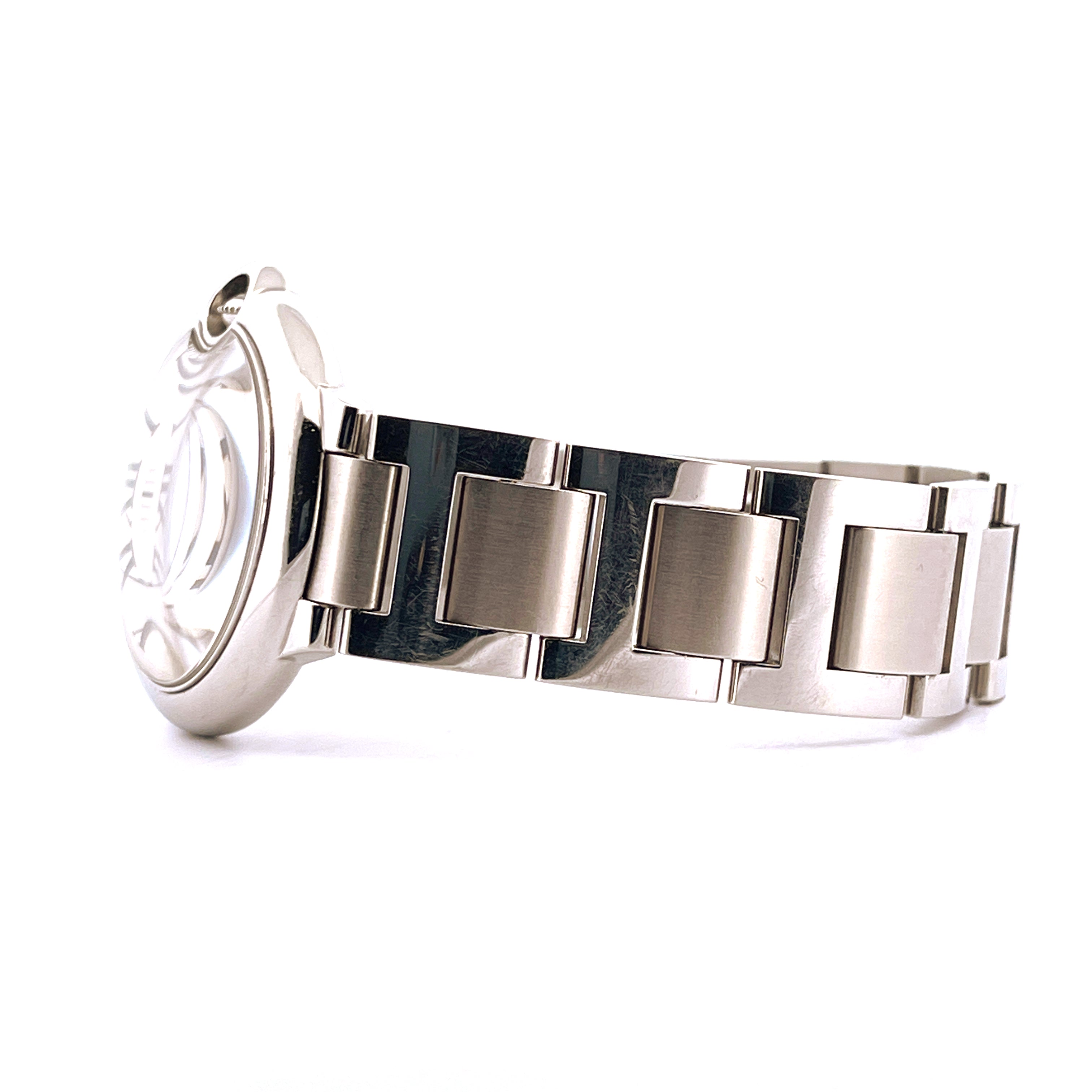 Seitenansicht einer Cartier Ballon Bleu 36 mm Edelstahluhr mit Quarzwerk, gebürstetem Gliederarmband