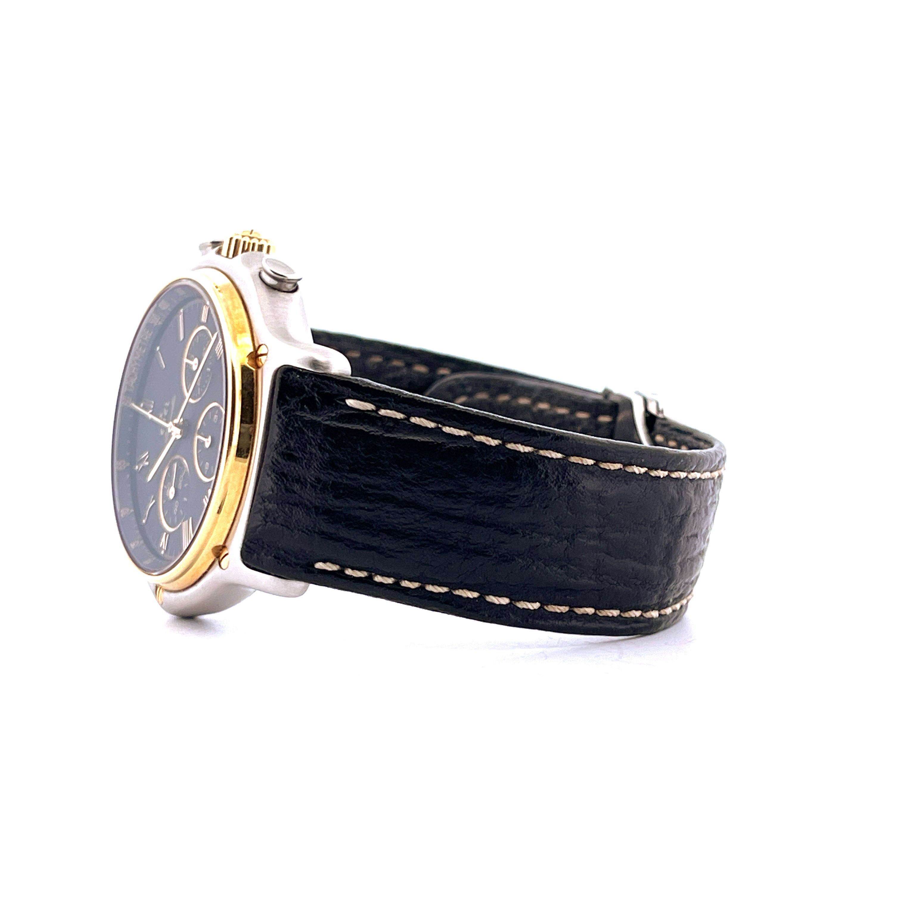 Ebel El Primero Chronograph aus Stahl und Gold mit schwarzem Lederarmband und weißer Naht in Seitenansicht