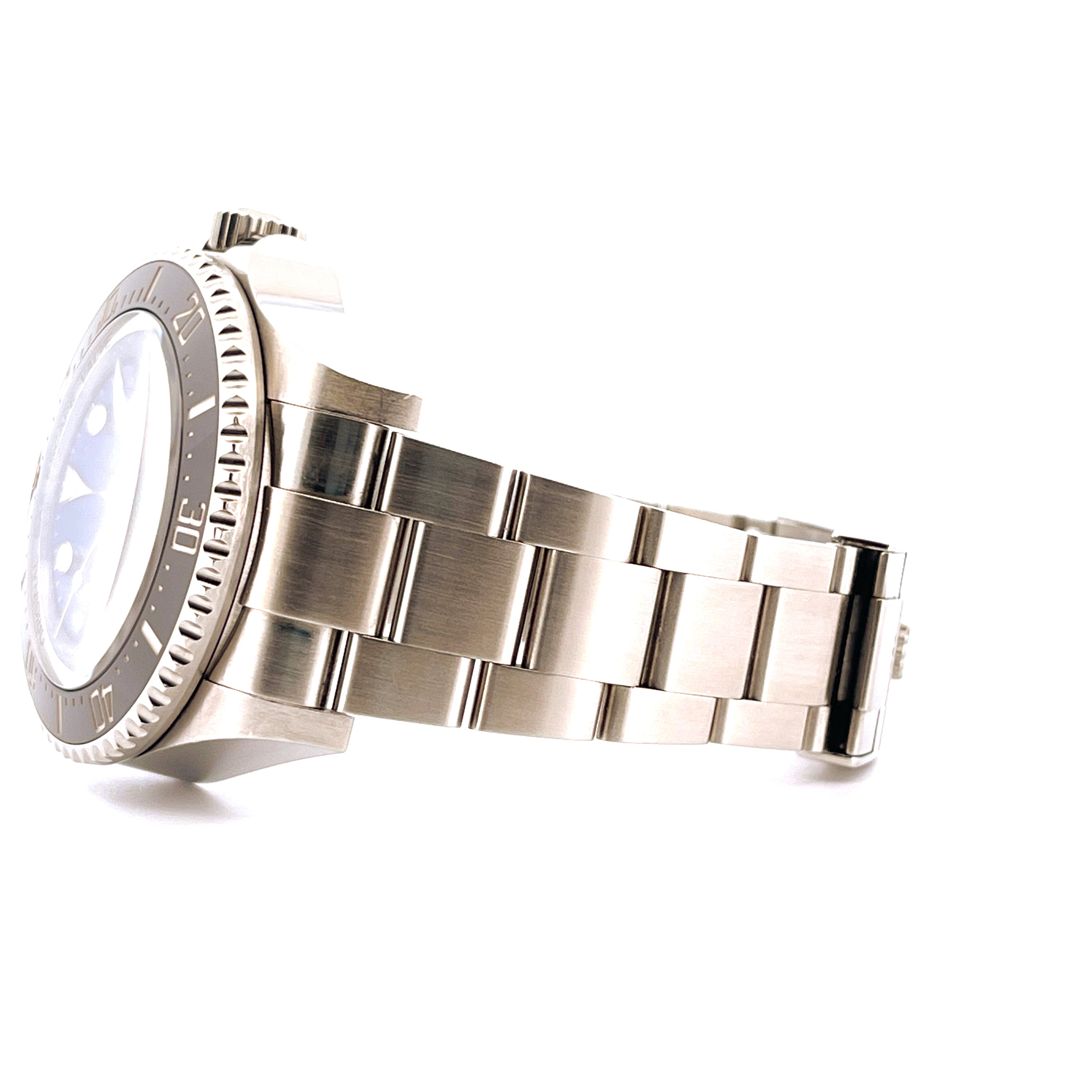 Rolex Sea-Dweller Deepsea James Cameron im Detail von der Seite mit Edelstahlarmband und schwarzer Lünette