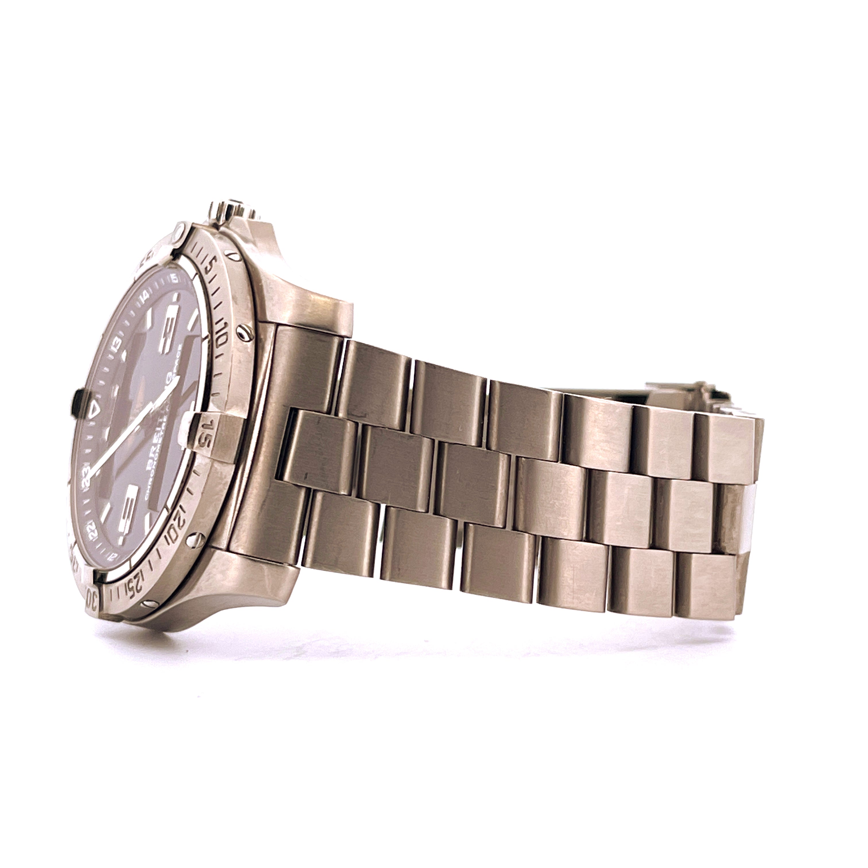 Breitling Aerospace Avantage Titan Herrenuhr von links mit Metallarmband