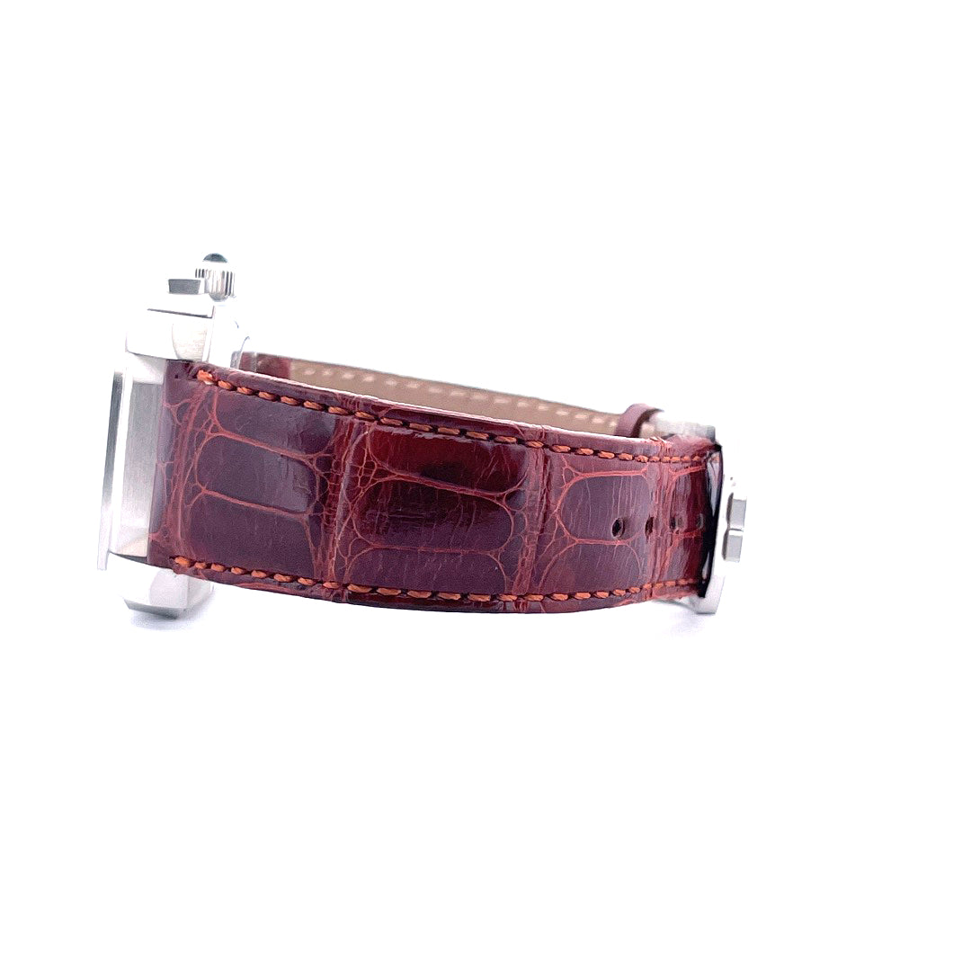 Seitenansicht einer Glashütte Original Senator Chrono Platin Edition mit braunem Krokolederarmband