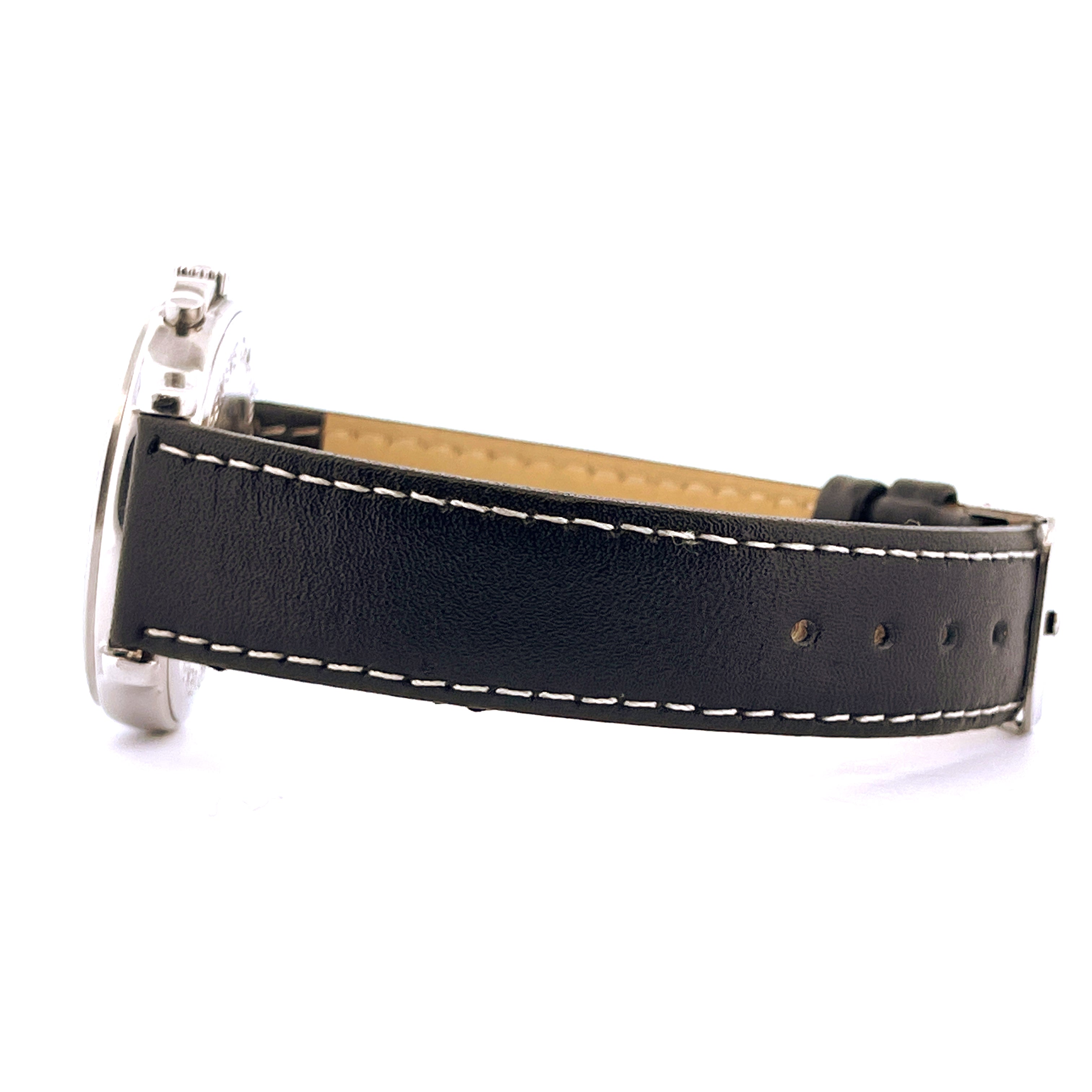 Seitenansicht einer Chopard Mille Miglia Monopusher mit schwarzem Lederarmband