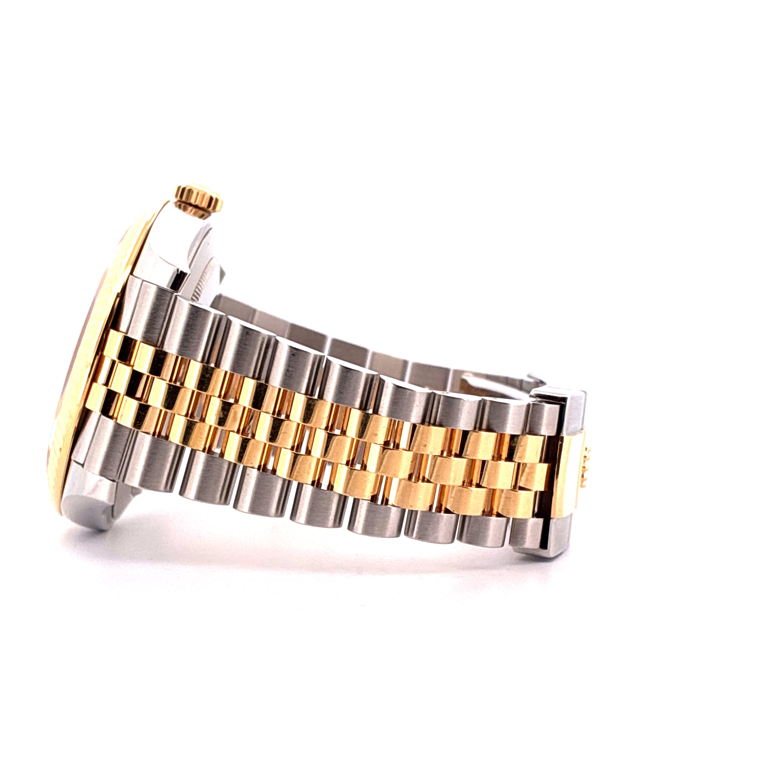 Rolex Datejust 41 Bicolor im Seitenprofil auf weissem Hintergrund