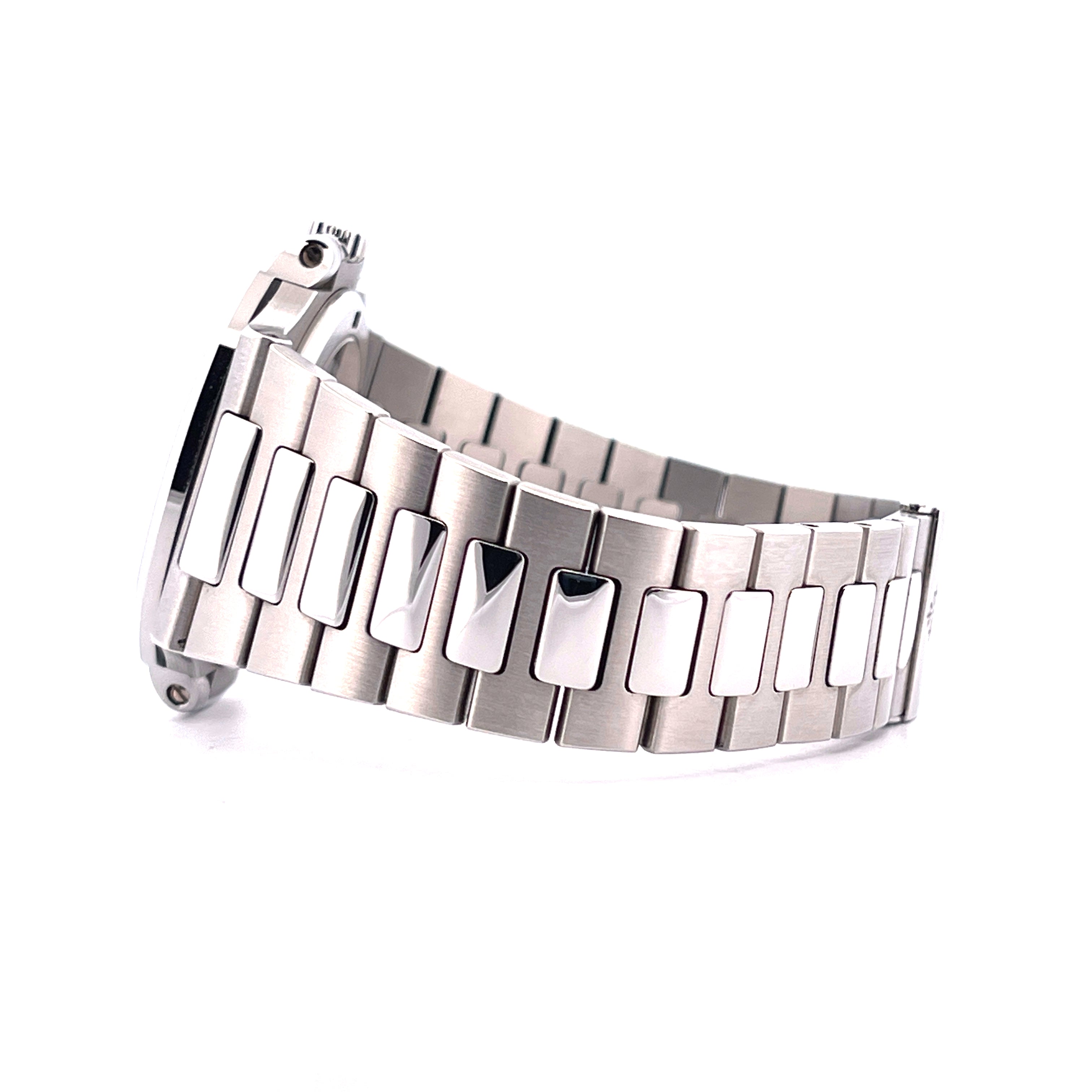 Patek Philippe Nautilus 5711/1A-010 Edelstahlgehäuse mit markantem Gliederarmband auf weißem Hintergrund