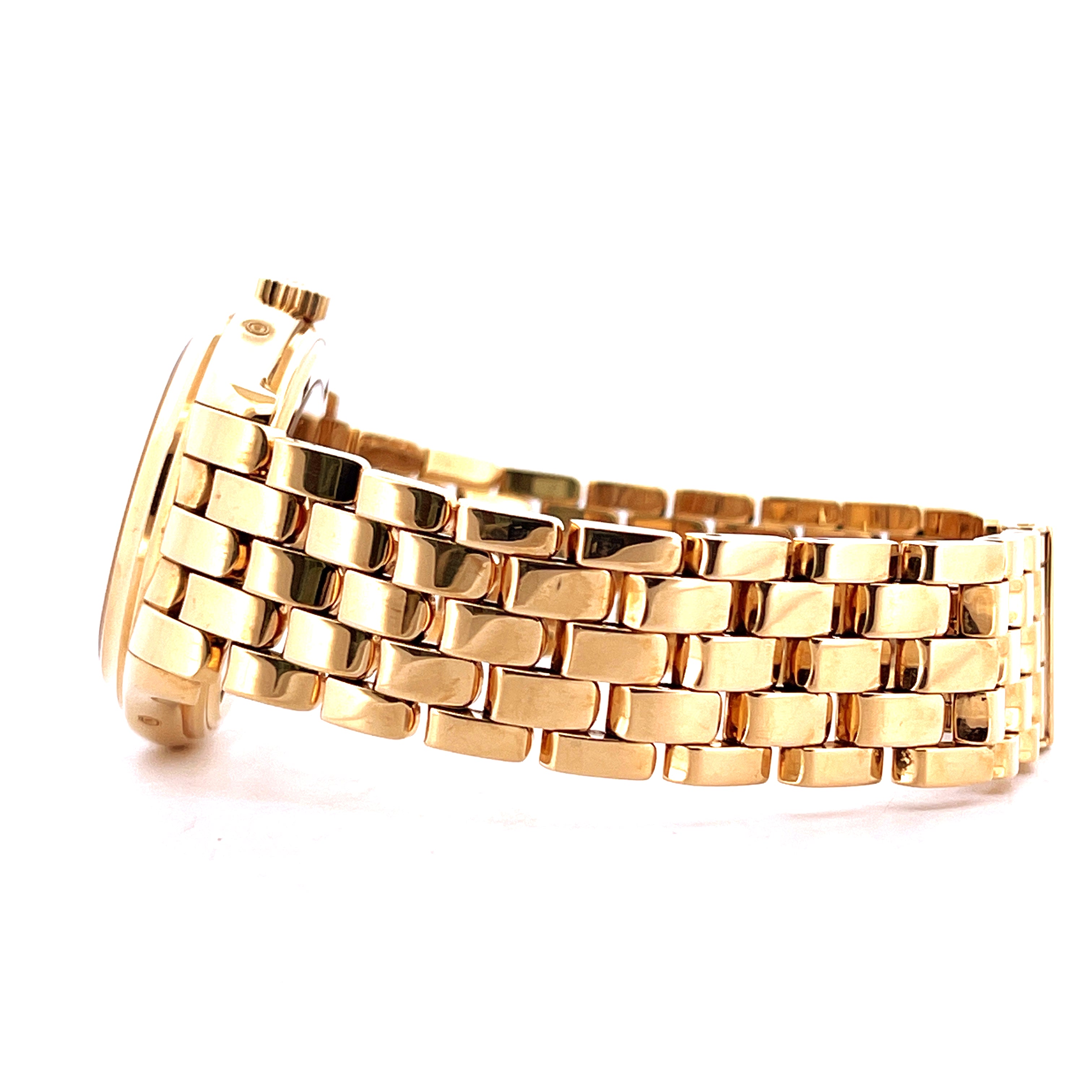Patek Philippe 5036/1J Gelbgold-Armbanduhr im Seitenprofil mit detailliertem Band auf weißem Hintergrund