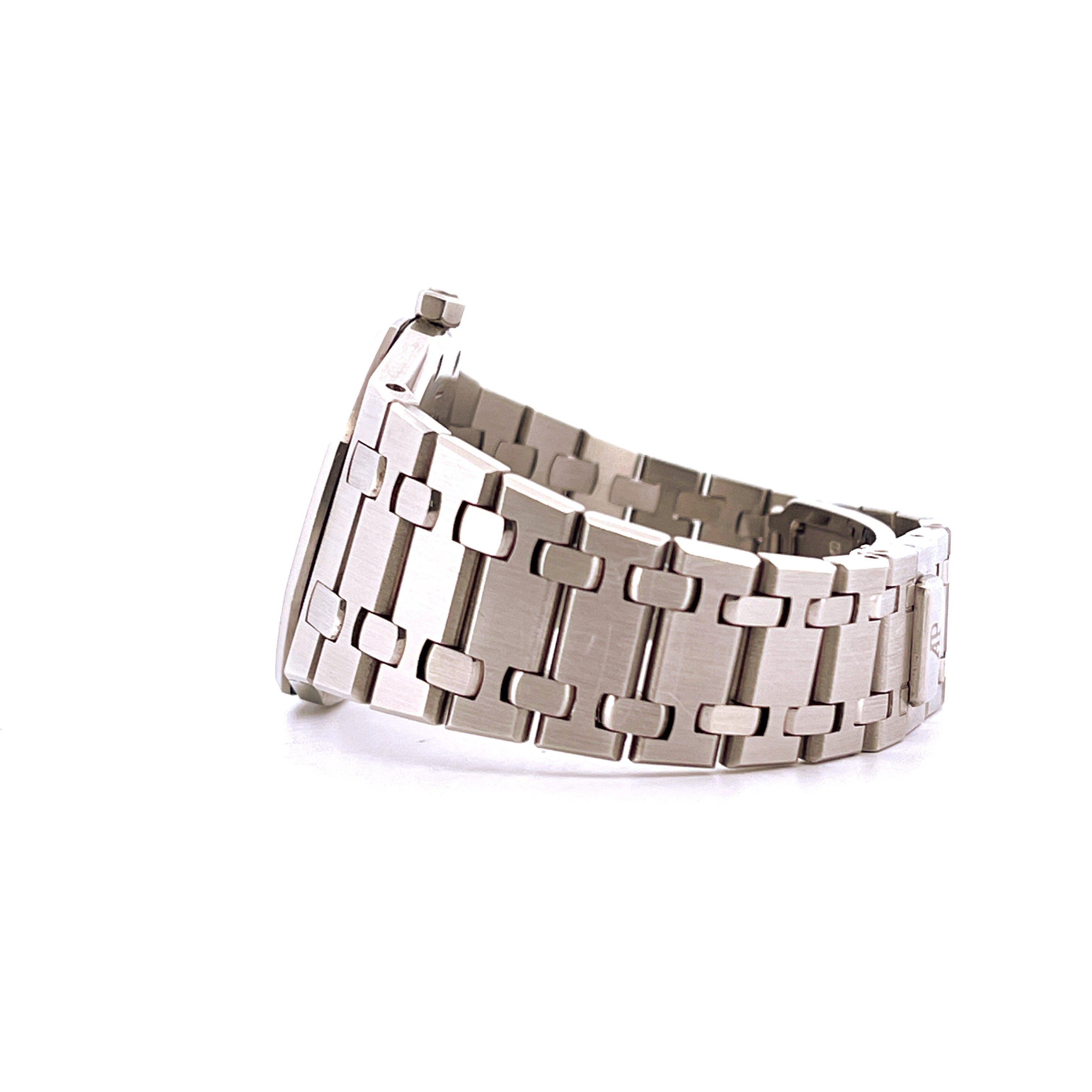Seitenansicht einer Audemars Piguet Royal Oak 56175ST aus Edelstahl mit charakteristischem Gliederarmband