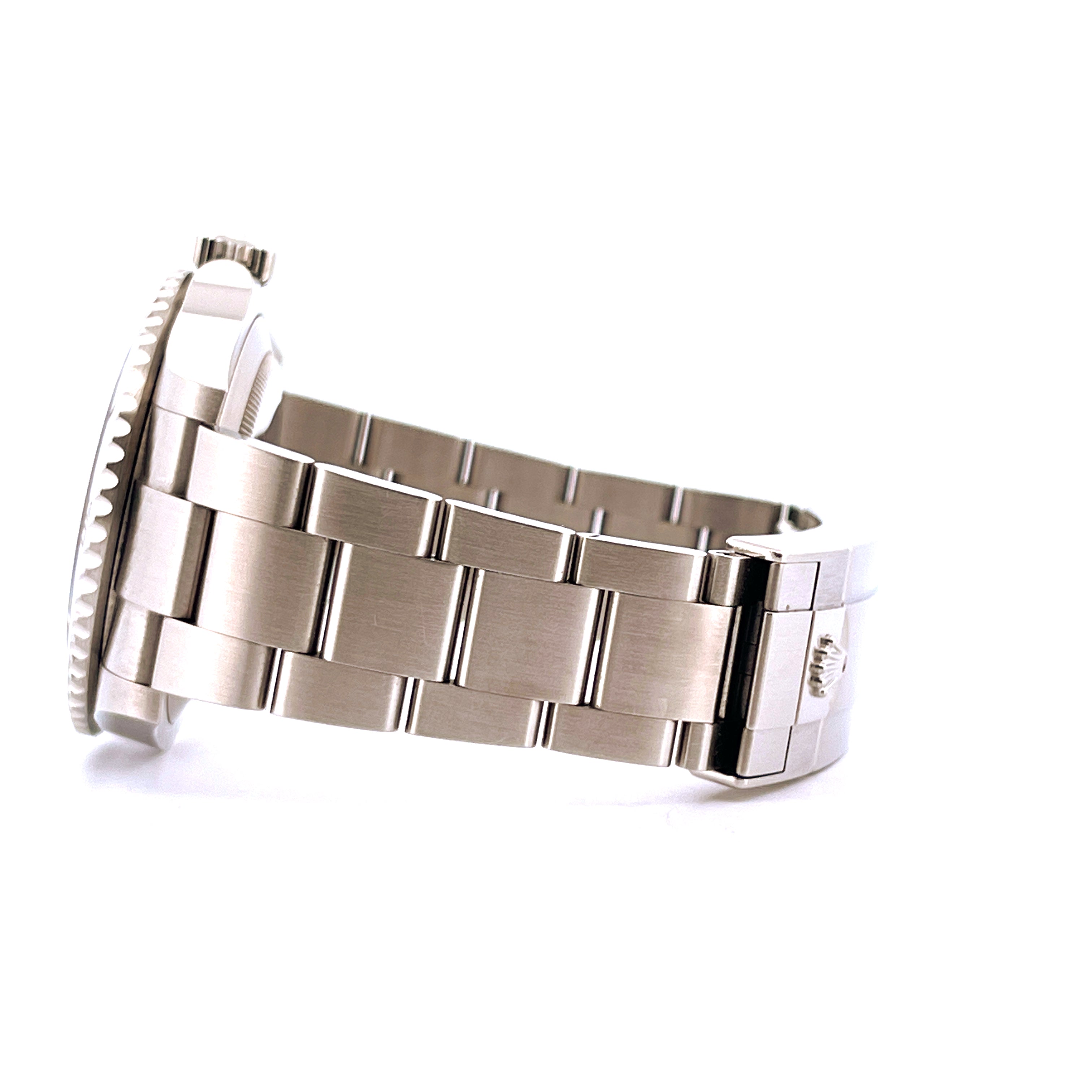 Seitenansicht einer Rolex Submariner Date "Starbucks" aus Edelstahl mit charakteristischem Gliederarmband