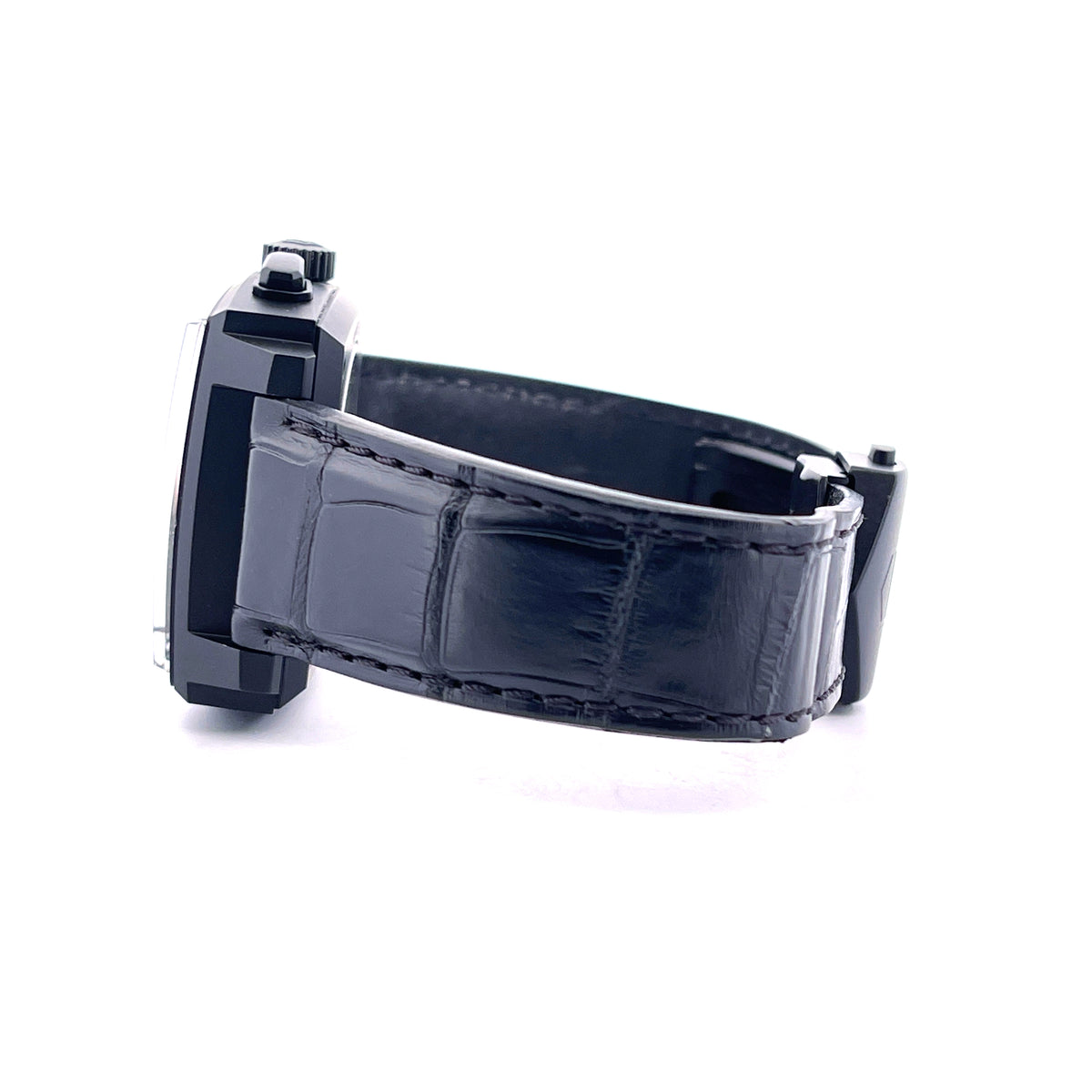 Tag Heuer Monaco "Dark Lord" Titan / Service 2026 / very good Condition / 20cm wrist size, Seitenansicht mit Armband, Krone und Drückern vor weißem Hintergrund