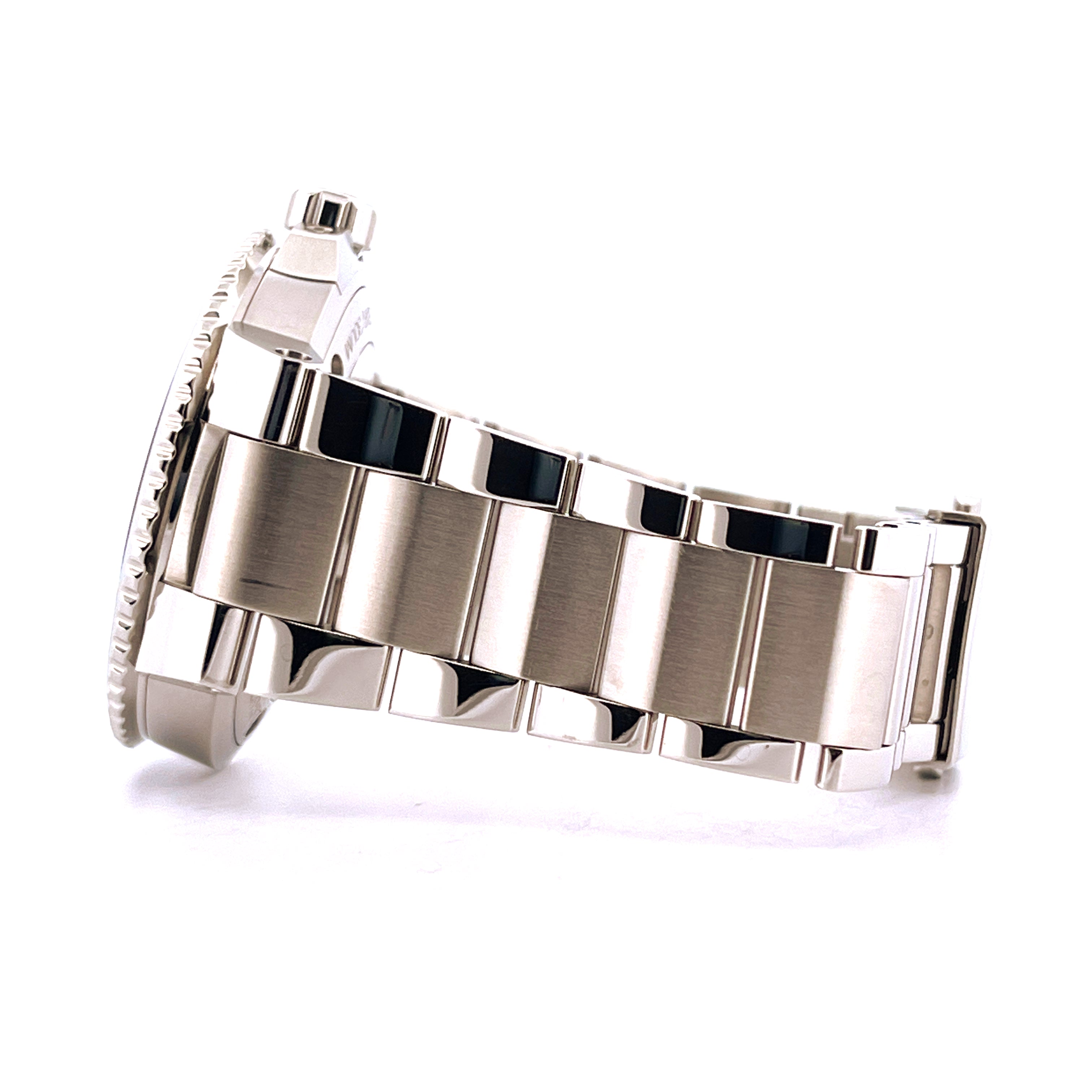 Seitenansicht einer gebrauchten Oris Aquis Date Calibre 400 aus Edelstahl mit charakteristischem Armband