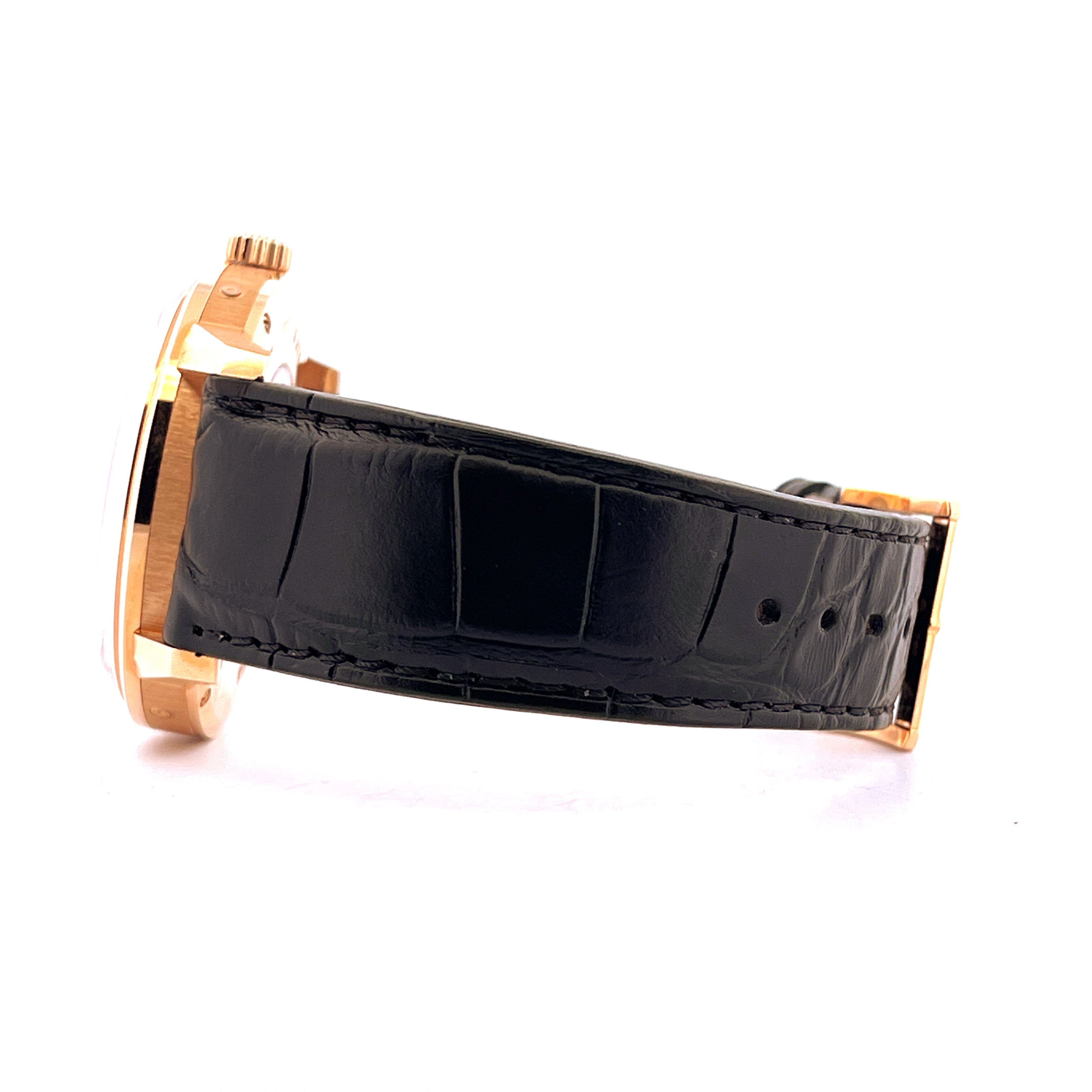 Seitenansicht einer Vulcain 50s Presidents Moonphase Limited Roségold-Uhr mit schwarzem Lederarmband